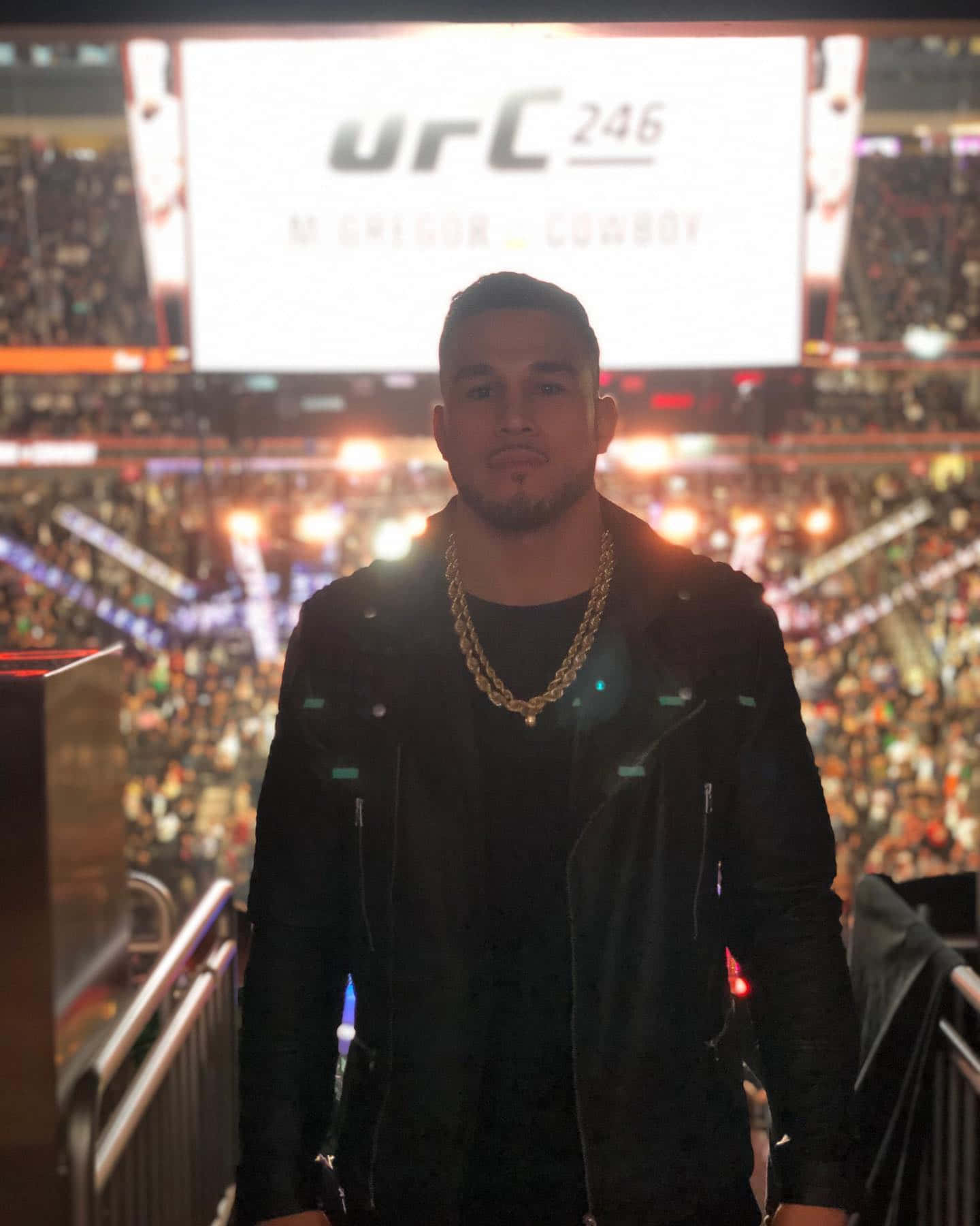 Download Brad Tavares With A Gold Chain Wallpaper
