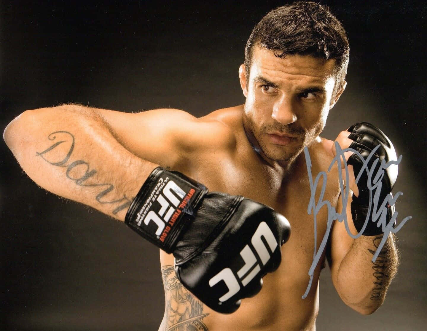 UFC MMA Fighter Vitor Belfort Signeret Portræt Tapet Wallpaper