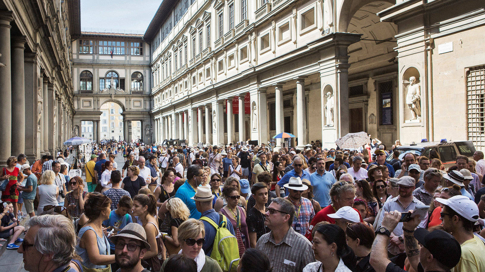 Uffizi Gallery Facade Tourist Crowd Background