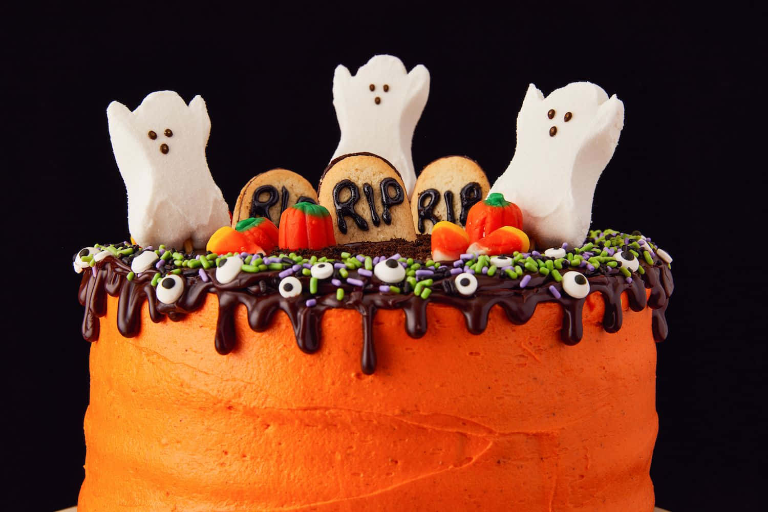 Enhalloween-tårta Med Spöken Och Pumpor På Toppen