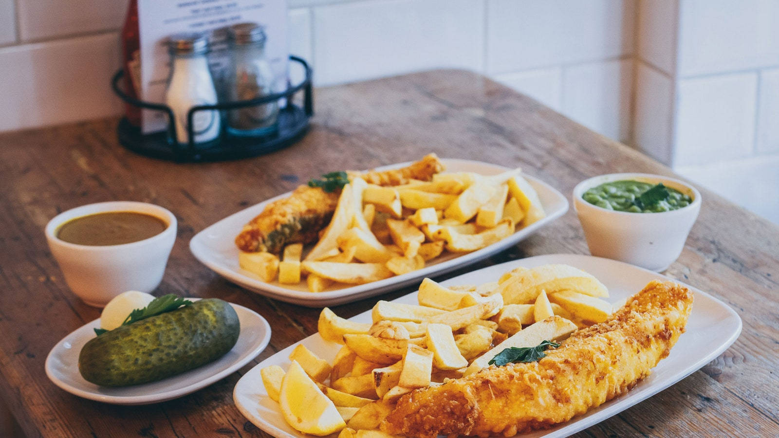 Uk Dining Fish And Chips Wallpaper