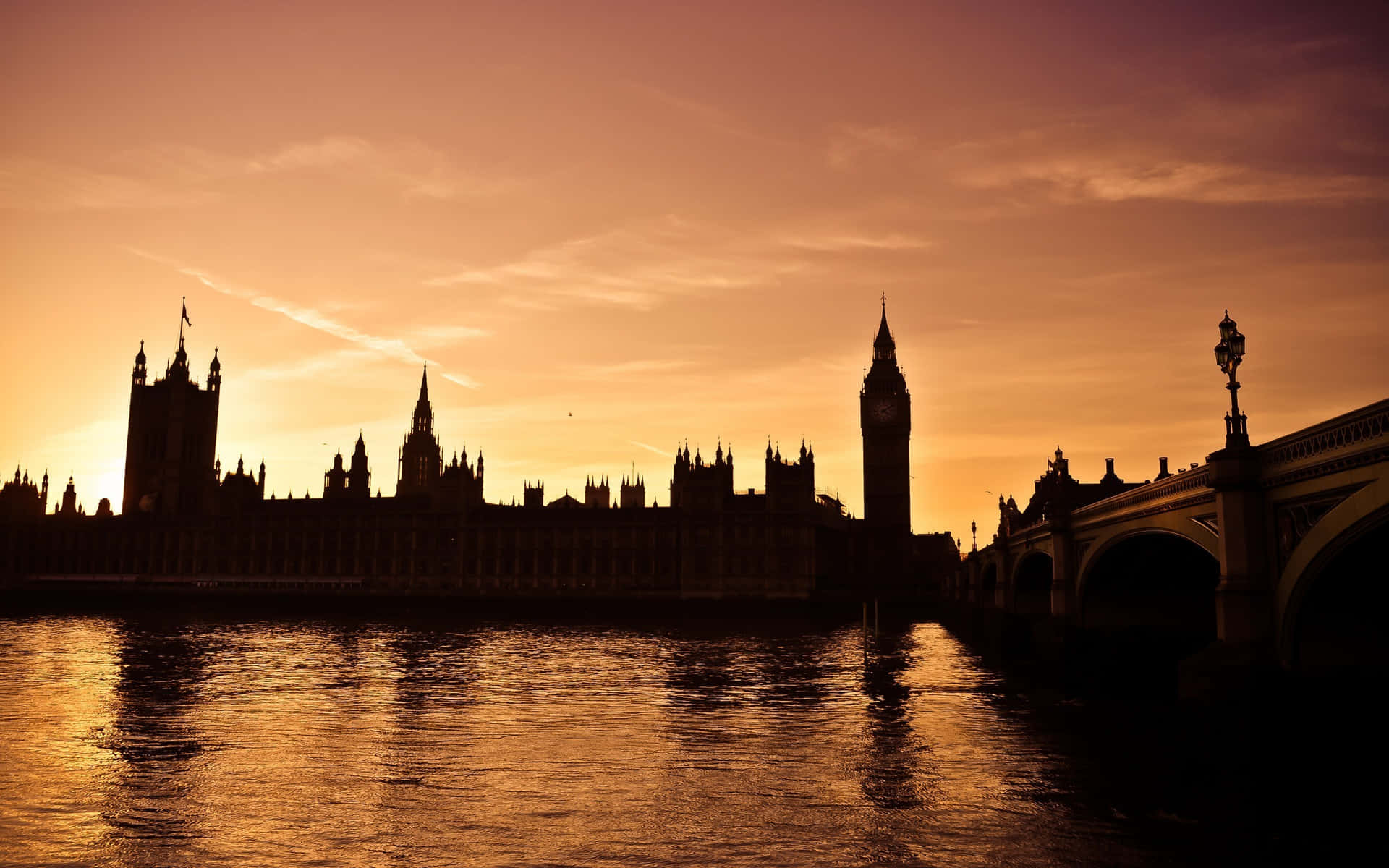 A sunset view of the iconic London skyline.