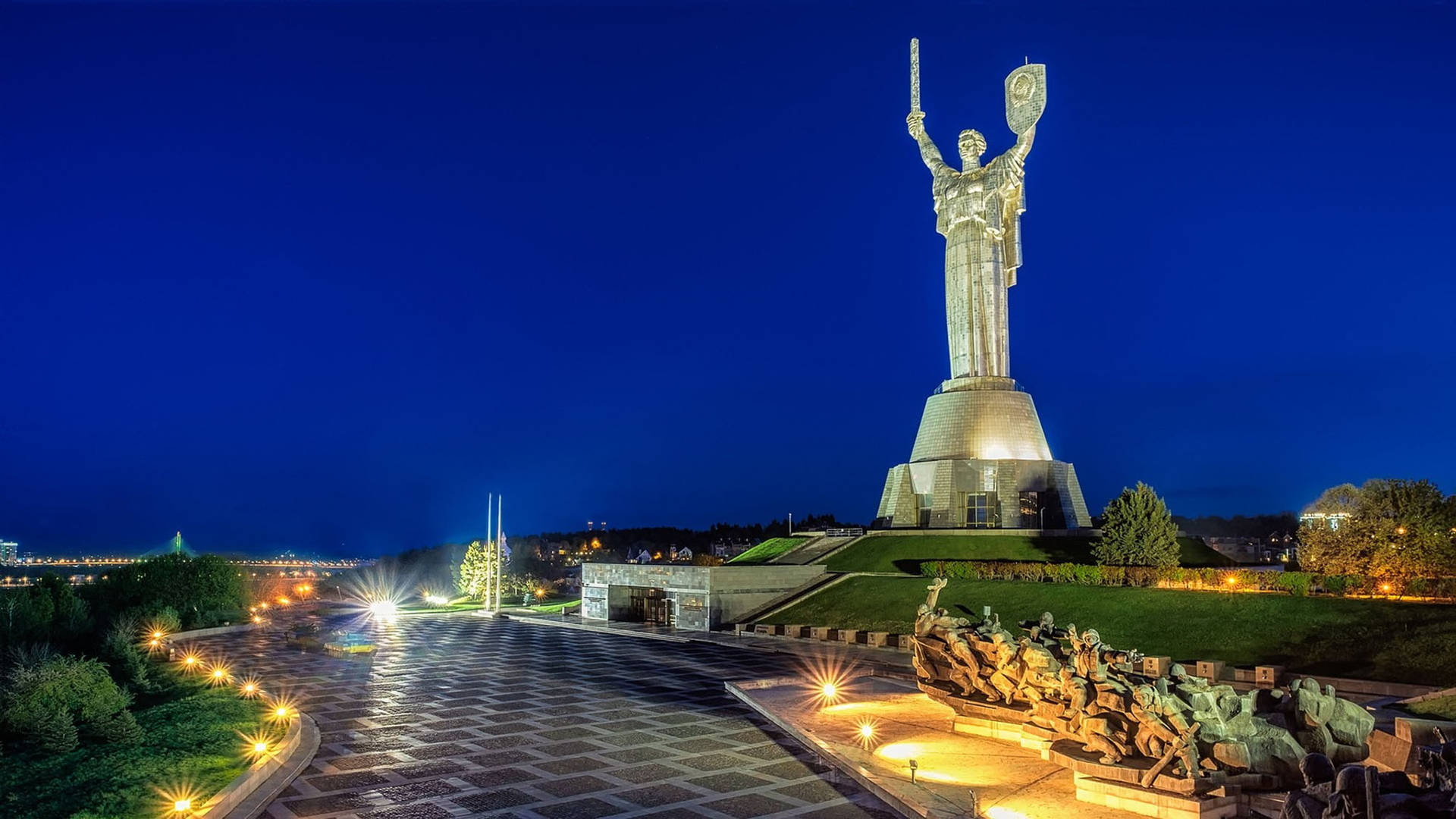 Monumentoà Pátria-mãe Da Ucrânia. Papel de Parede