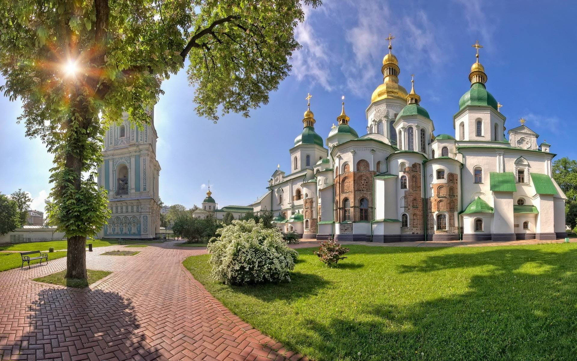 Træd ind i Ukraine St. Sofias Katedral og beundre de smukke detaljer Wallpaper