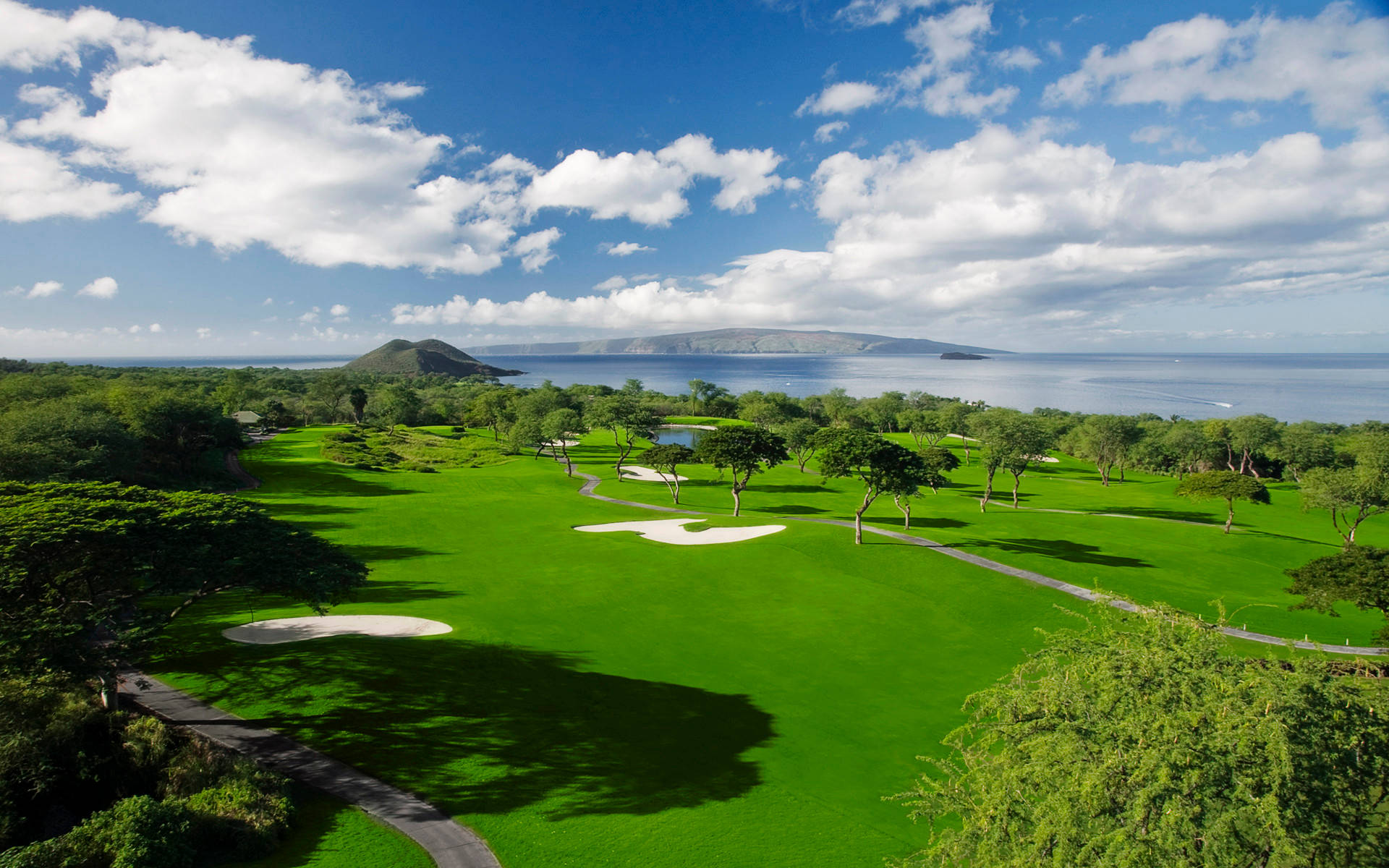 Ultra HD Golf Course Island Wallpaper