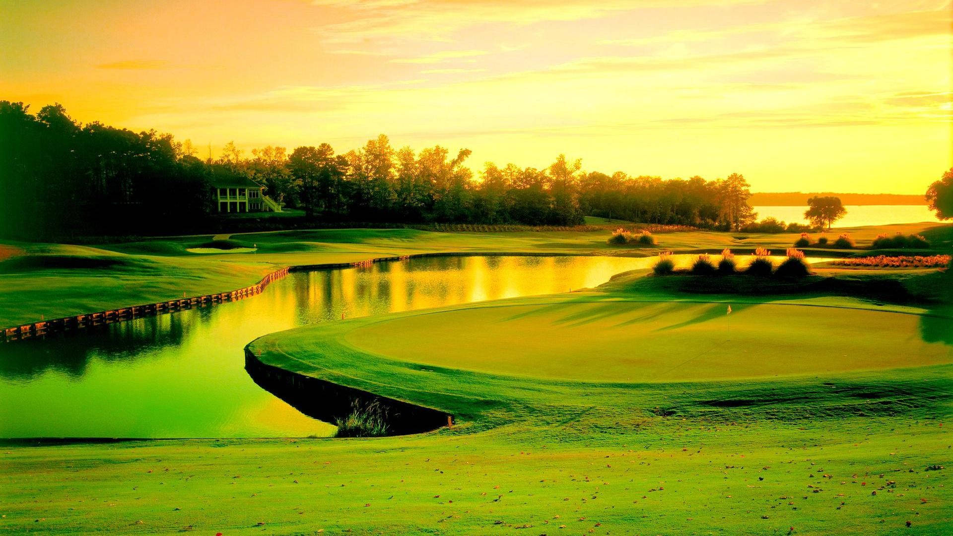 Campode Golf Ultra Hd Con Cielo Amarillo. Fondo de pantalla