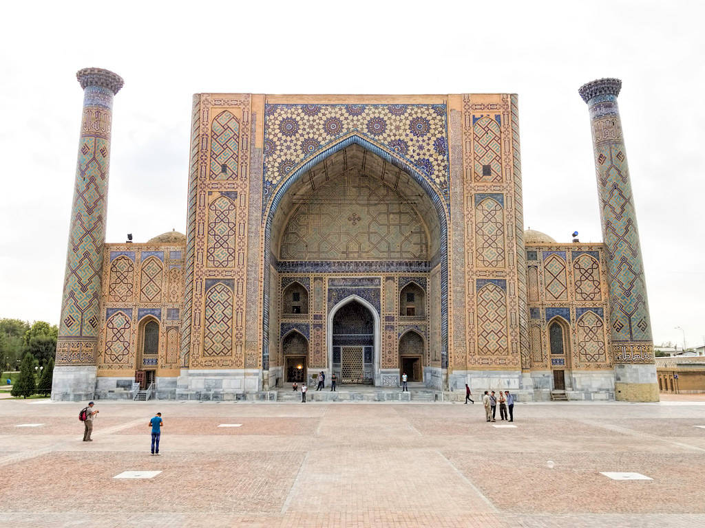 Ulugh Beg Madrasa Facade Samarkand, Uzbekistan - wallpapers til din computer eller mobiltelefon. Wallpaper