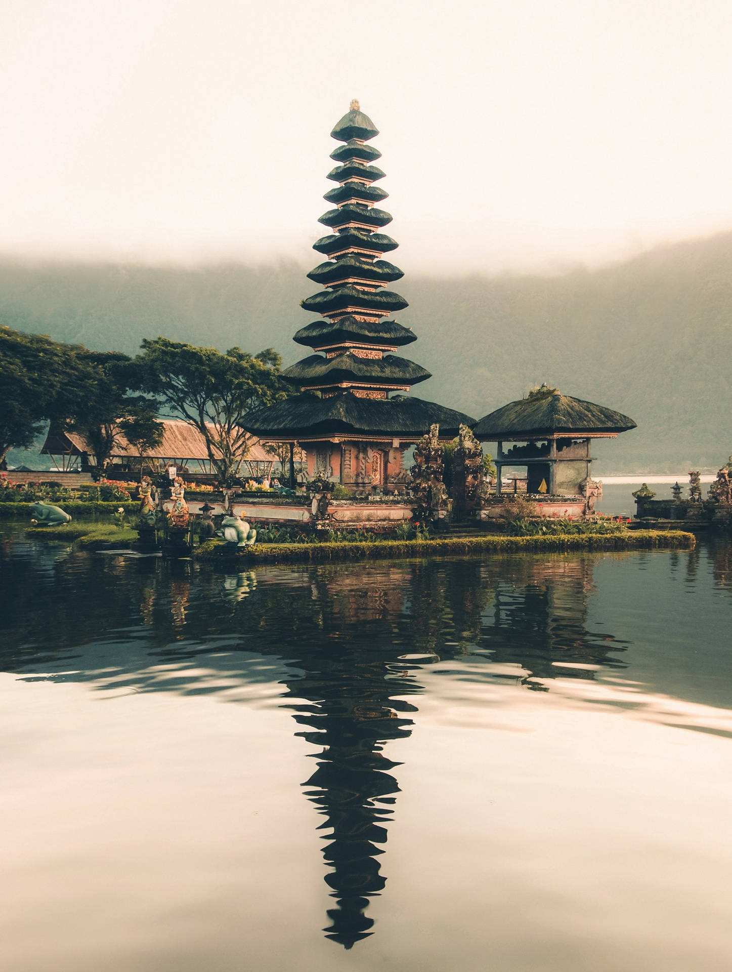 Ulun Danu Beratan Temple Bali Background