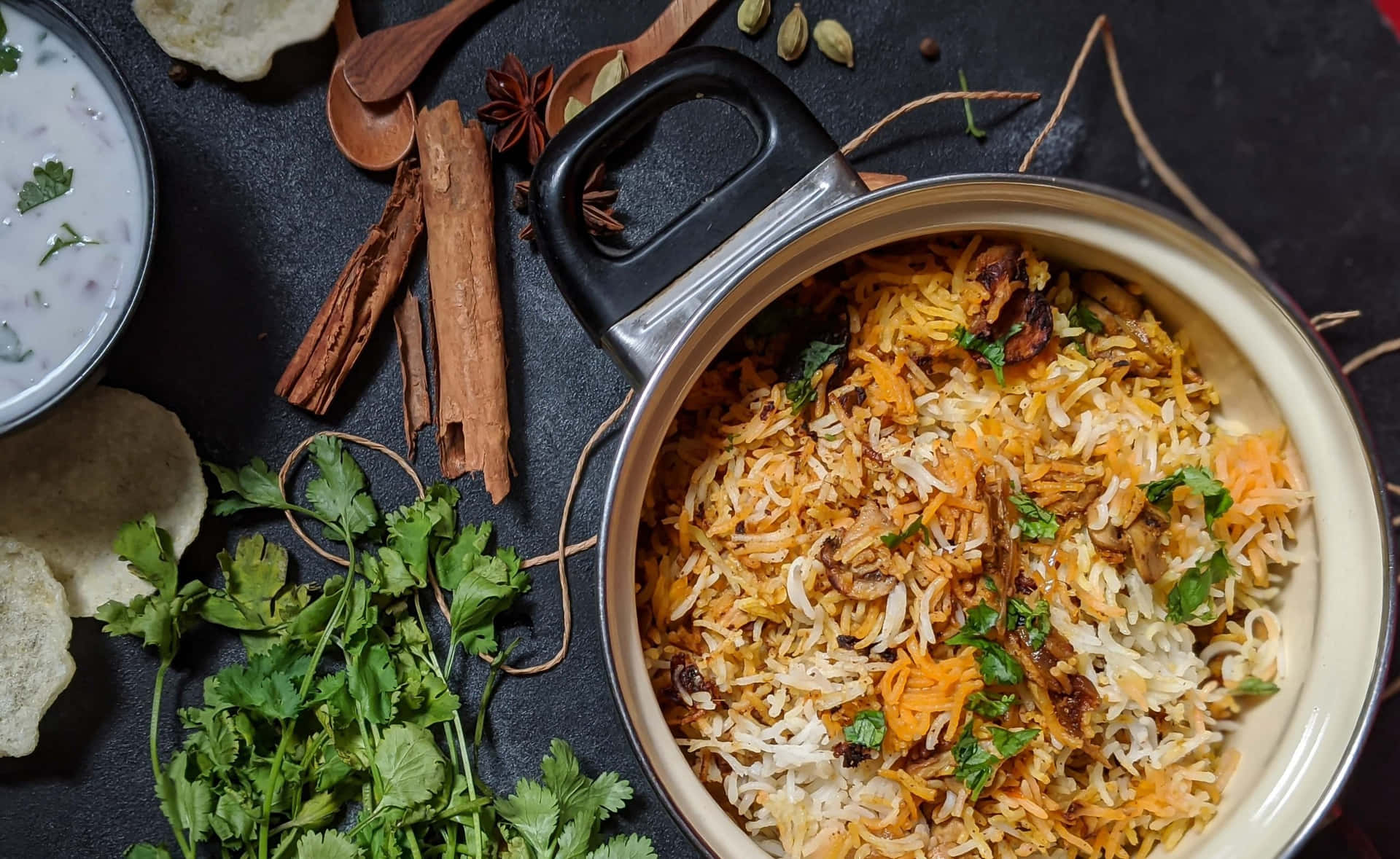 Unaciotola Di Biryani Bellamente Impiattato