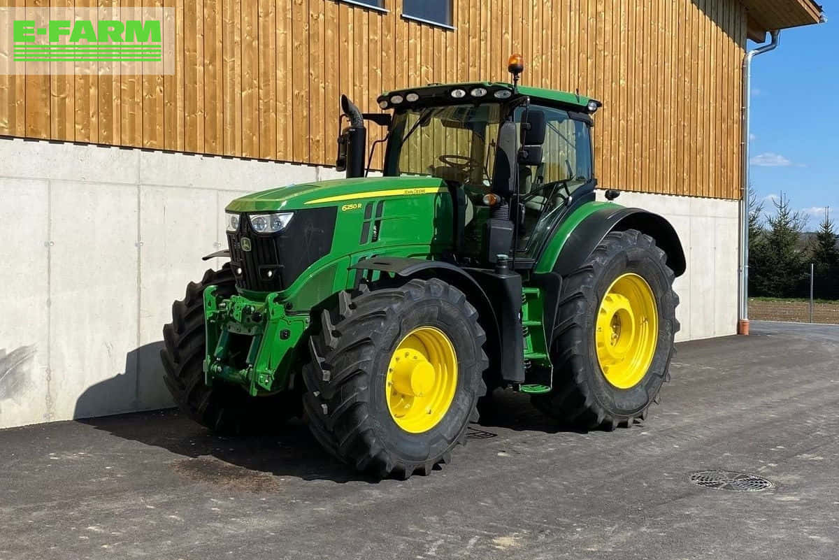 Unbellissimo Trattore John Deere In Campagna