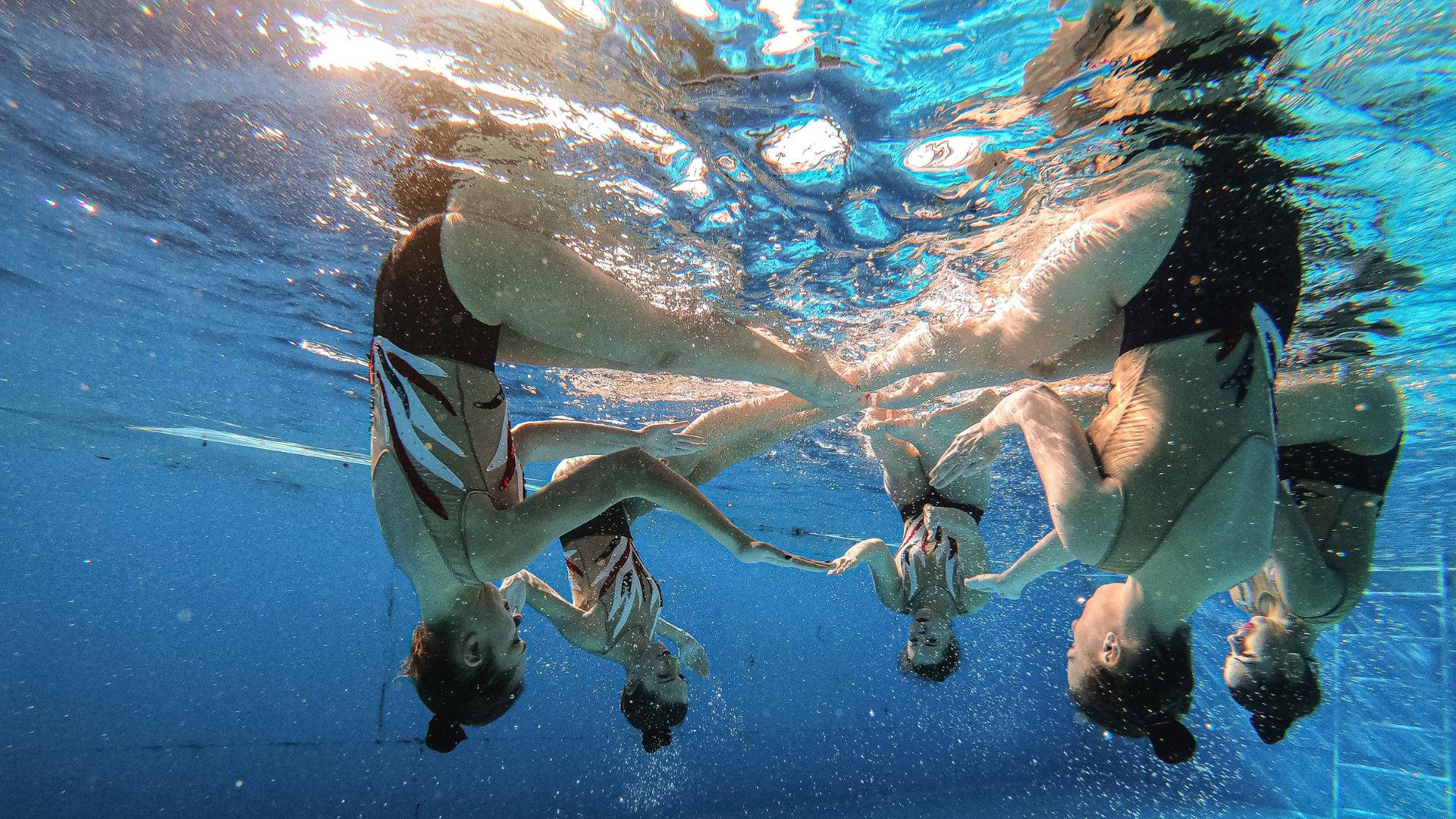 Download Underwater Upside Down Artistic Swimming Wallpaper ...