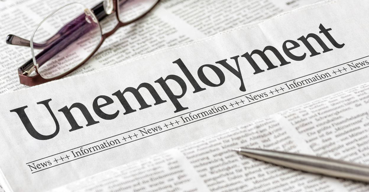 Artiklen om arbejdsløshed i avisen. Wallpaper