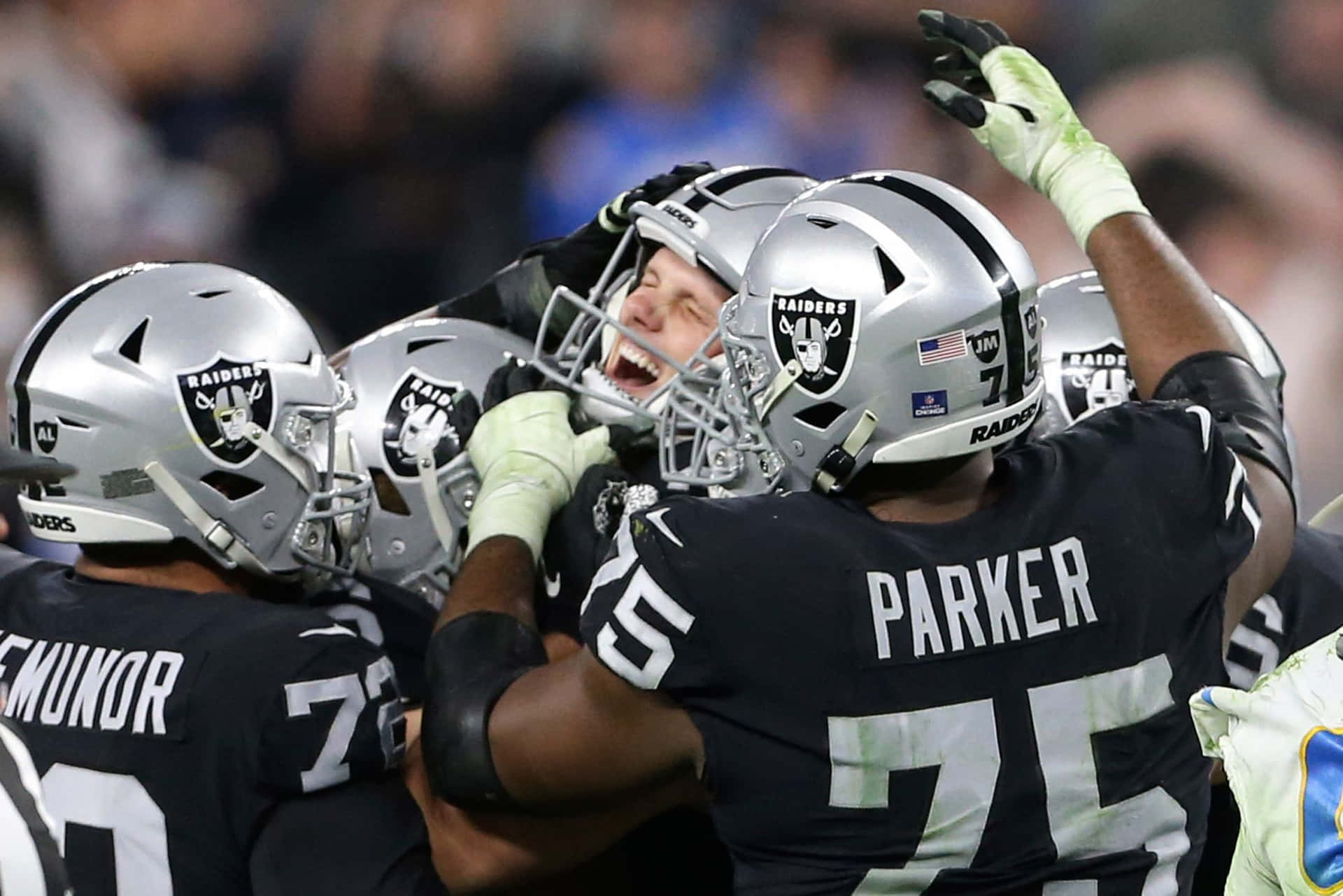 Unferoce Guerriero Dei Raiders In Azione Allo Stadio.