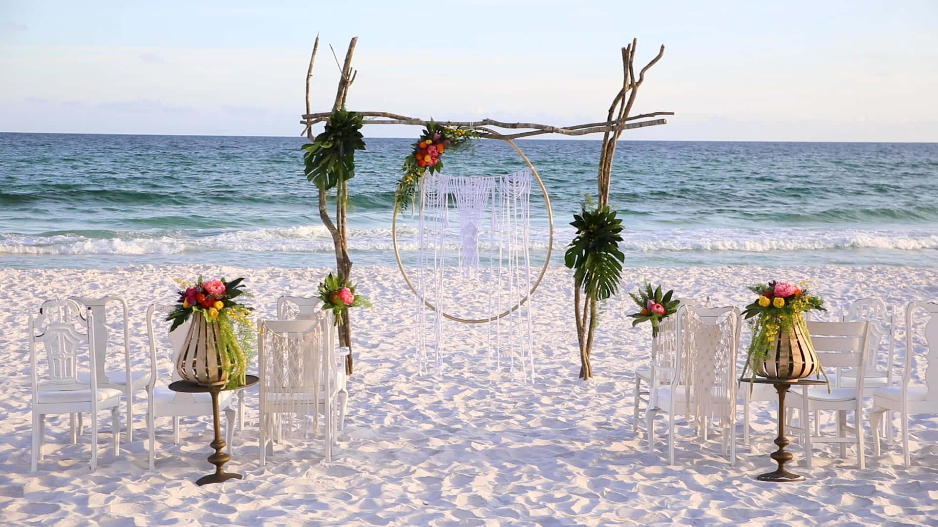 "unforgettable Moments: Beach Wedding Bliss" Wallpaper