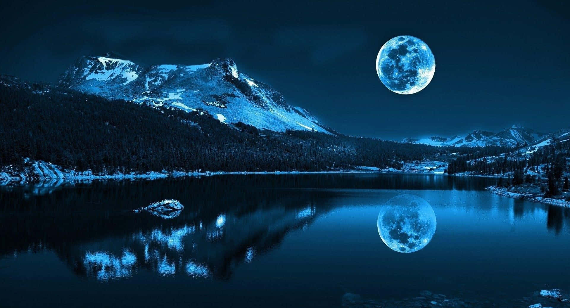 Unimpresionante Paisaje Marino Iluminado Por La Luna