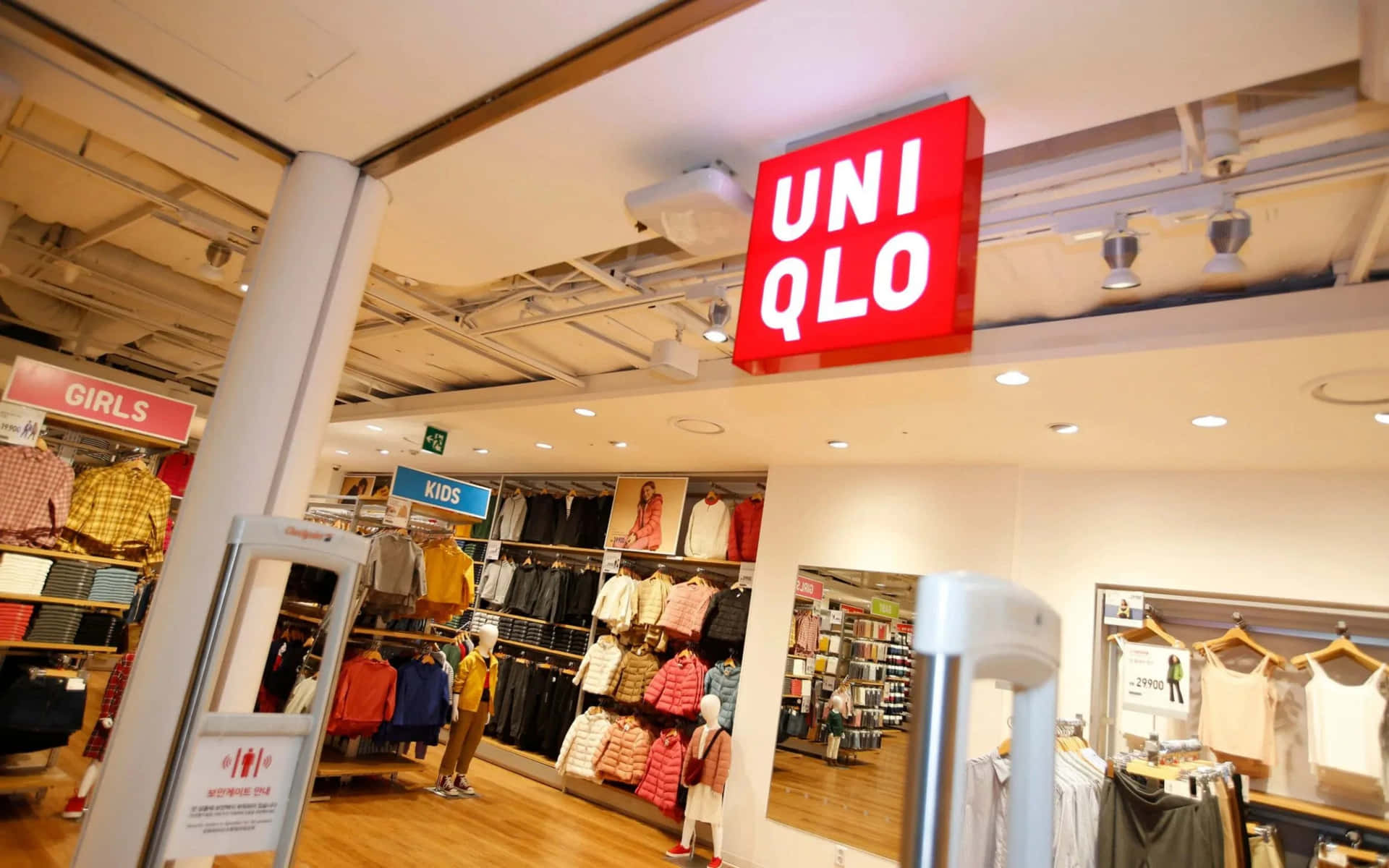 Shop Uniqlo for stylish and sustainable fashion