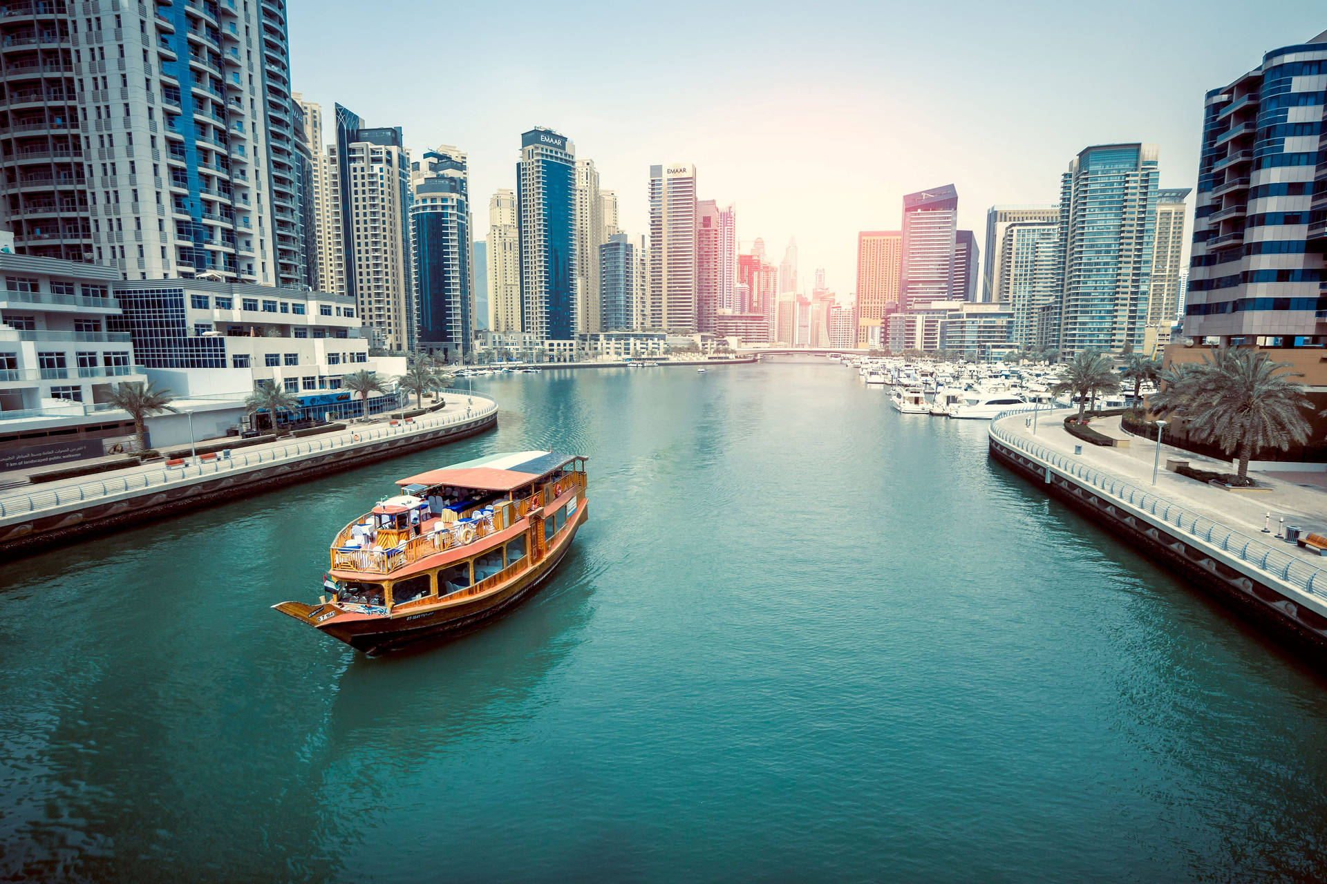 United Arab Emirates Dubai Marina Waterway Background