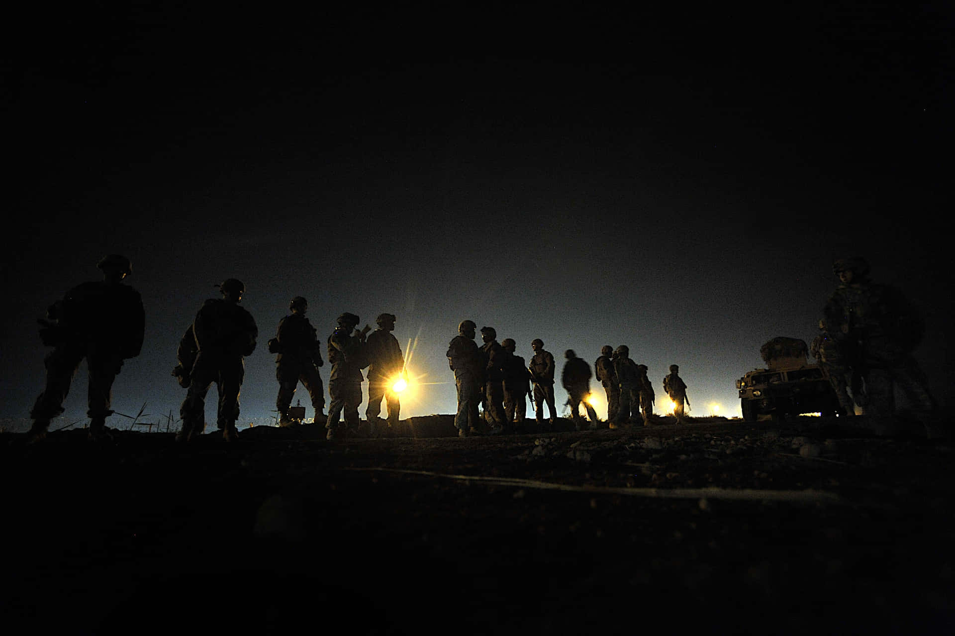 Армейская ночь. Военные ночью. Спецназ ночью. Ночная армия. Ночь в армии.