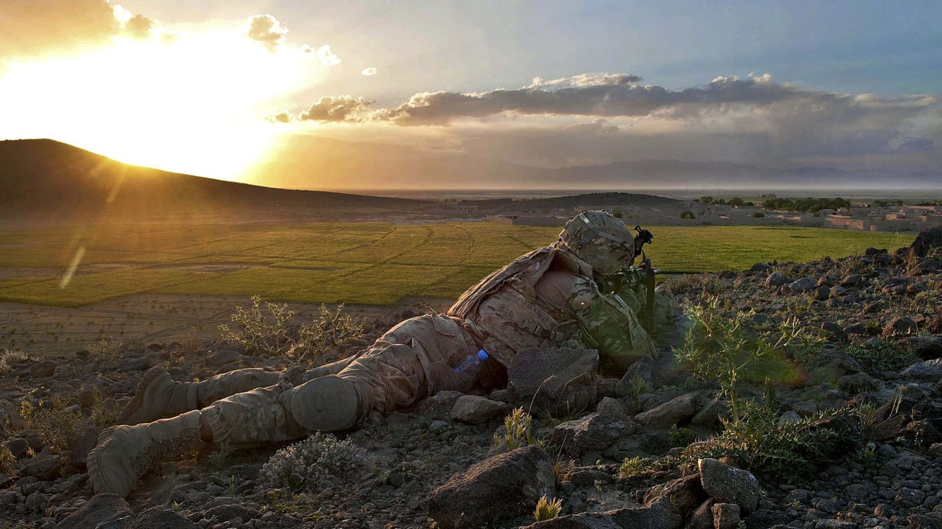 Sirviendocon Orgullo: Miembros Del Ejército De Los Estados Unidos Fondo de pantalla