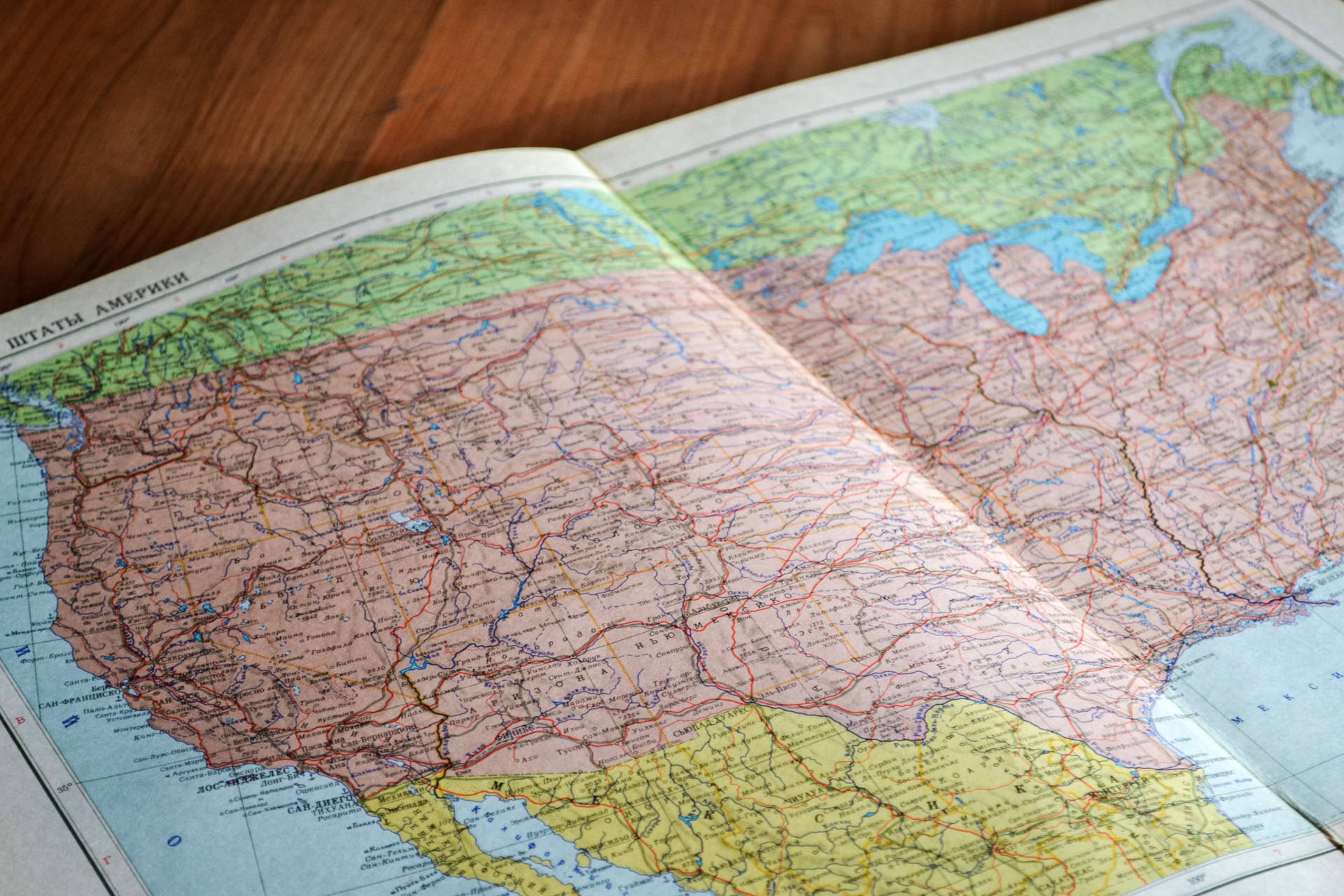 Vistade Libro Con Mapa De Los Estados Unidos. Fondo de pantalla