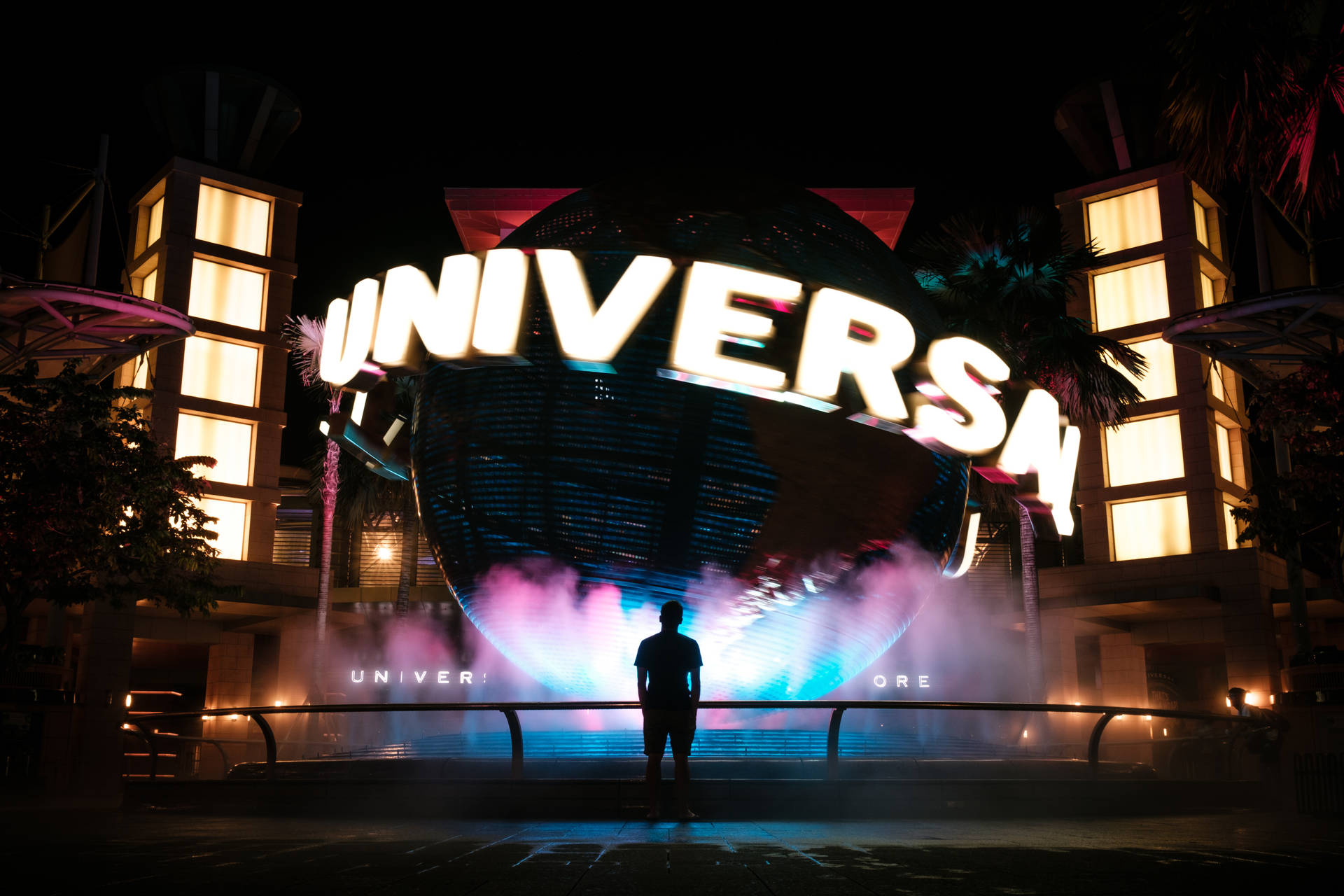 Universal Studios Globe In The Dark Wallpaper