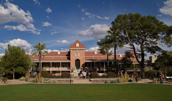 University Of Arizona Lawn Wallpaper