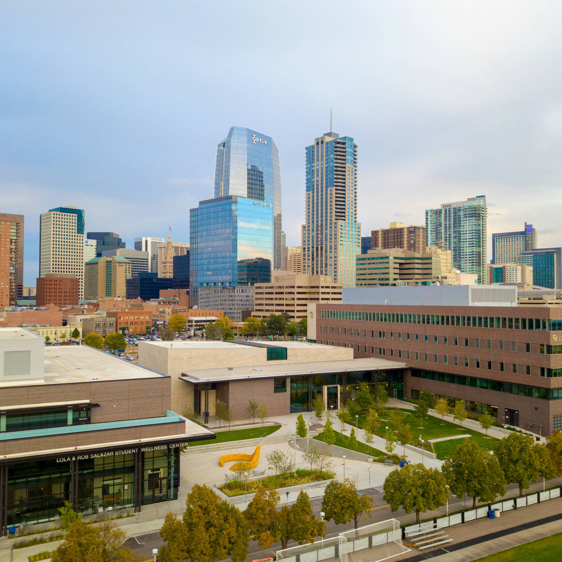 Vistamaestosa Degli Edifici Del Campus Dell'università Di Colorado Denver. Sfondo