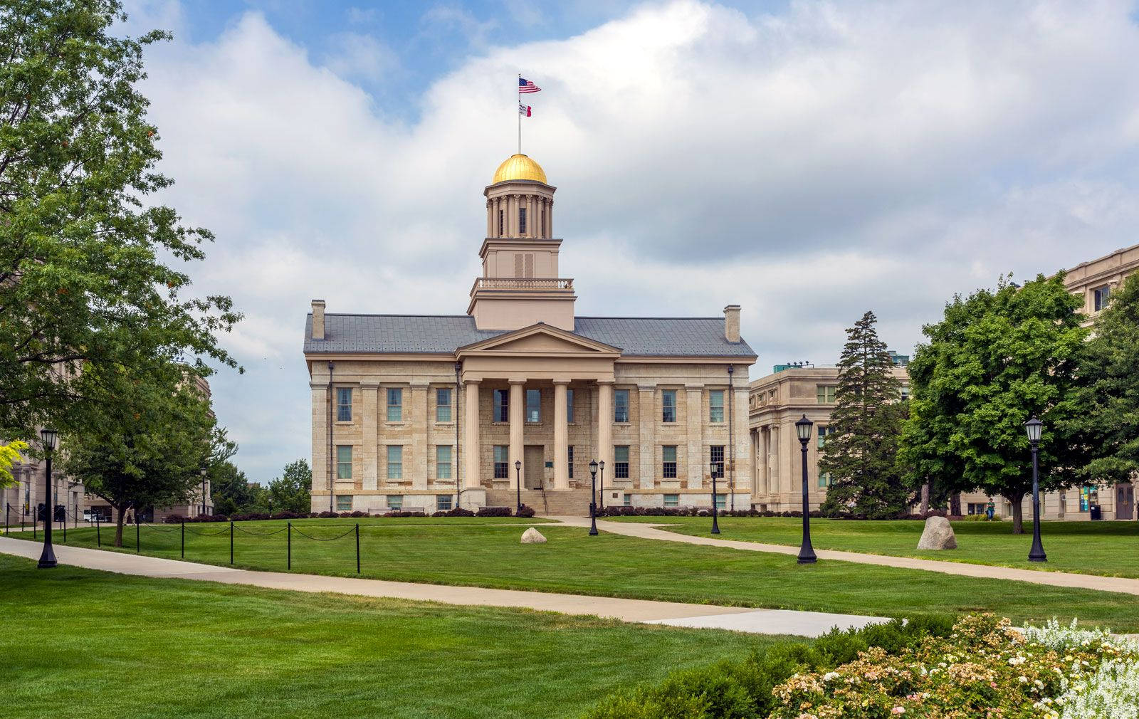 Edificiodel Capitolio De La Universidad De Iowa Fondo de pantalla
