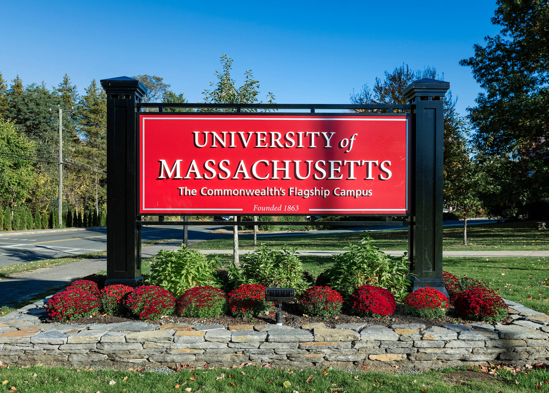 University Of Massachusetts Welcome Sign Wallpaper