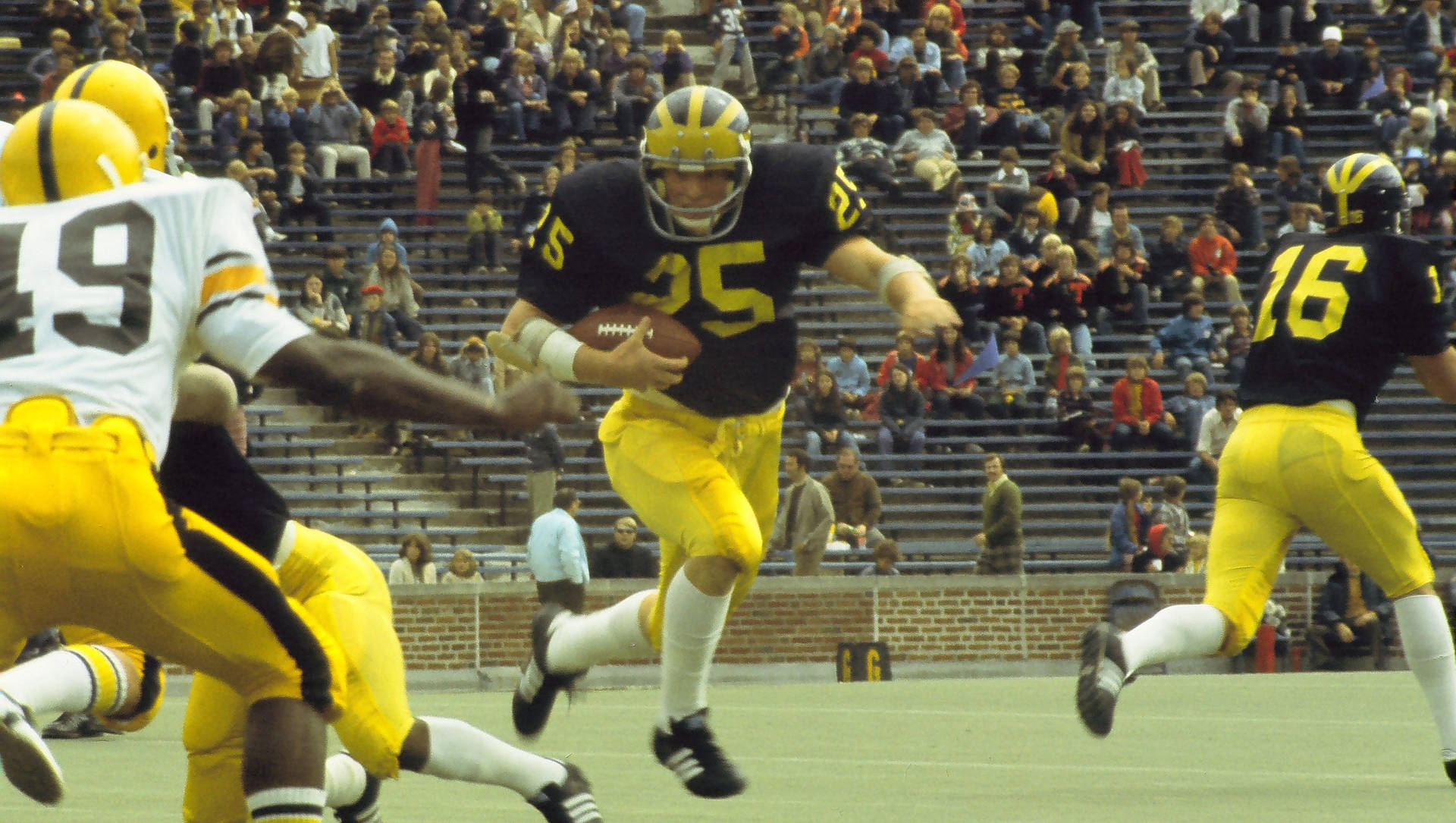 University Of Michigan-Ann Arbor Playing Football Wallpaper