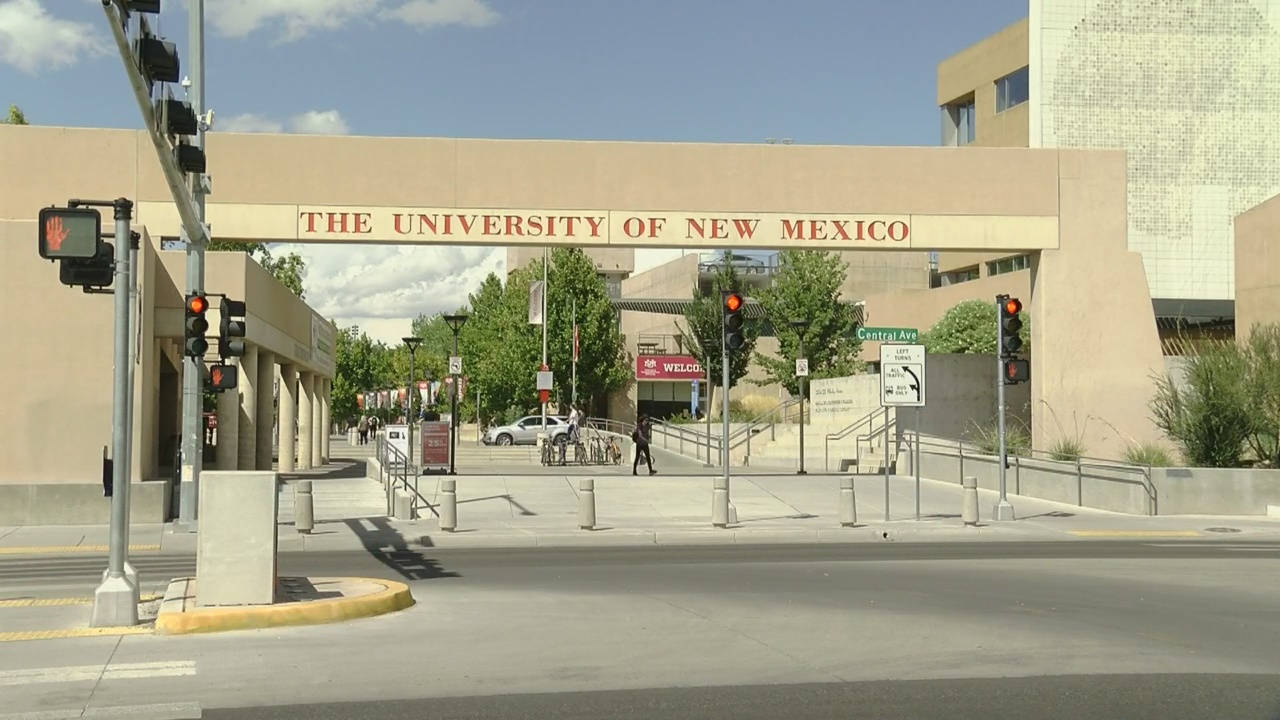 Universitätvon New Mexico An Einem Sonnigen Tag Wallpaper
