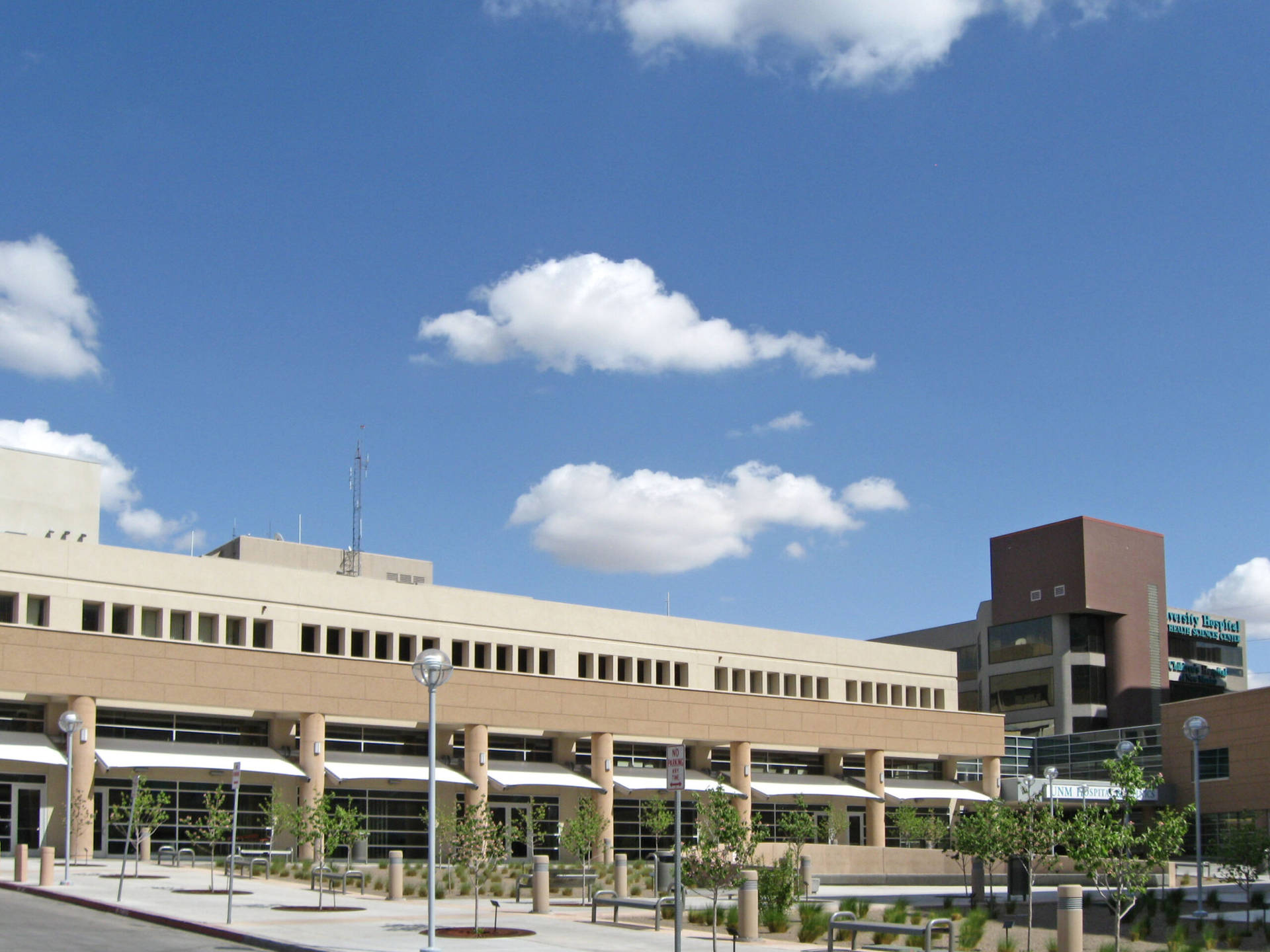 Edificiode La Escuela De Medicina De La Universidad De Nuevo México. Fondo de pantalla