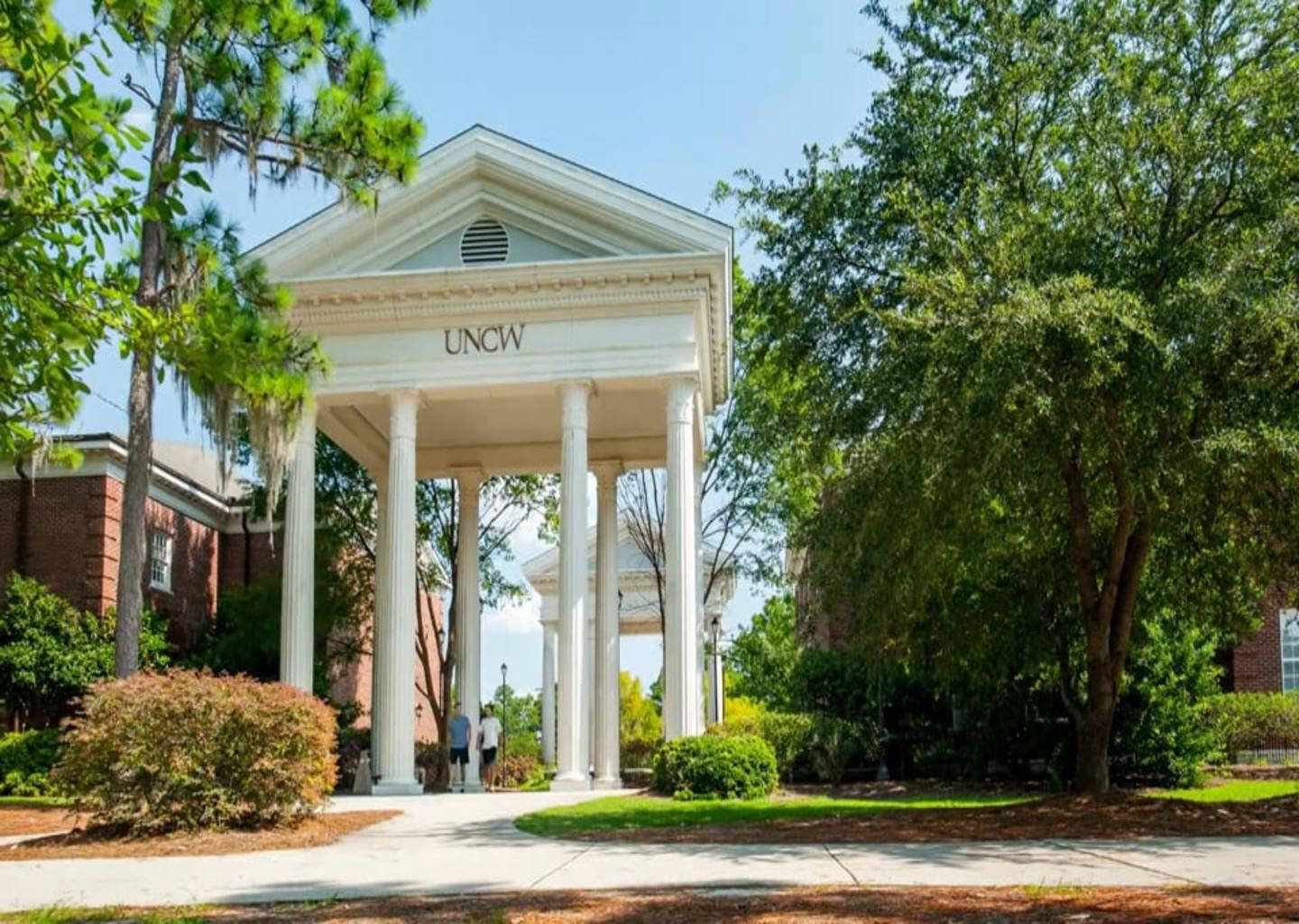 University Of North Carolina Wilmington White Colonnade Arch Wallpaper