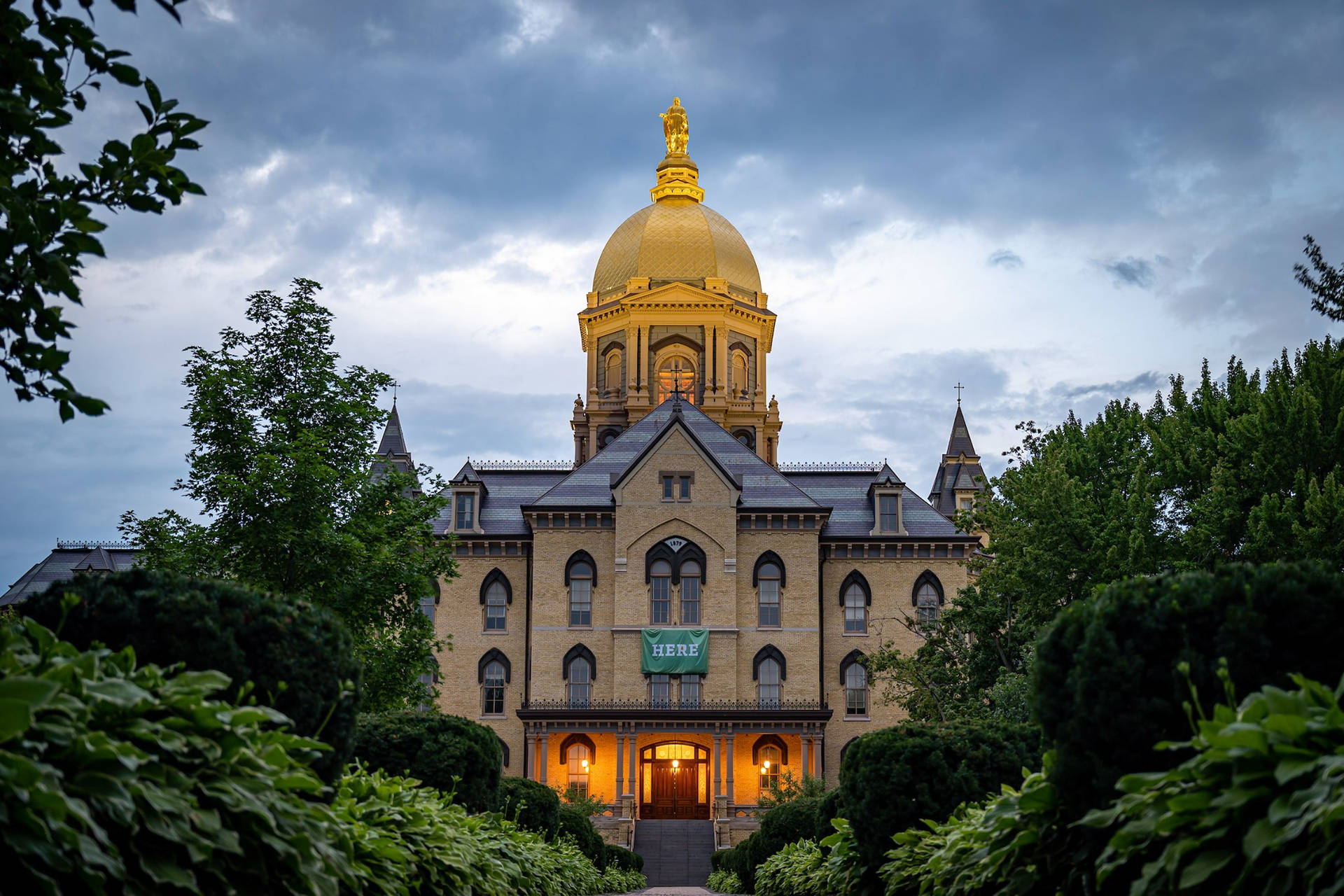 University Of Notre Dame Golden Dome Cloudy Sky Wallpaper