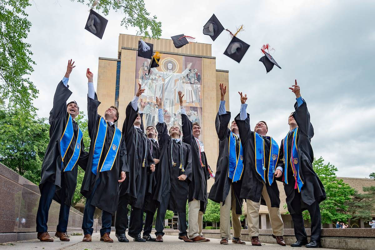 University Of Notre Dame Graduates Touchdown Jesus Wallpaper