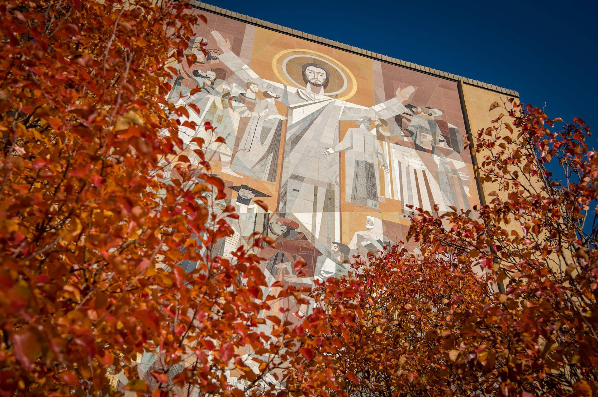 University Of Notre Dame Touchdown Jesus Mural Wallpaper