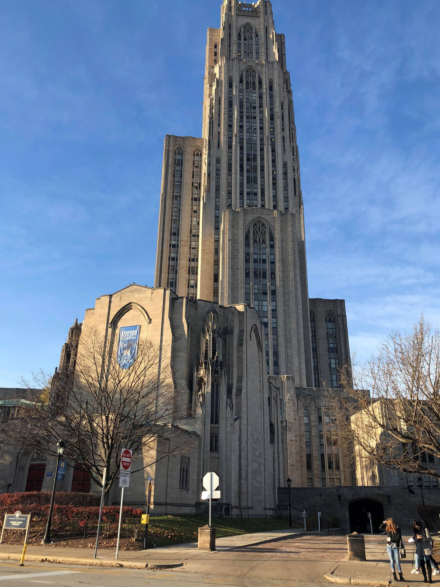 Retratode La Universidad De Pittsburgh Y La Catedral De Learning. Fondo de pantalla
