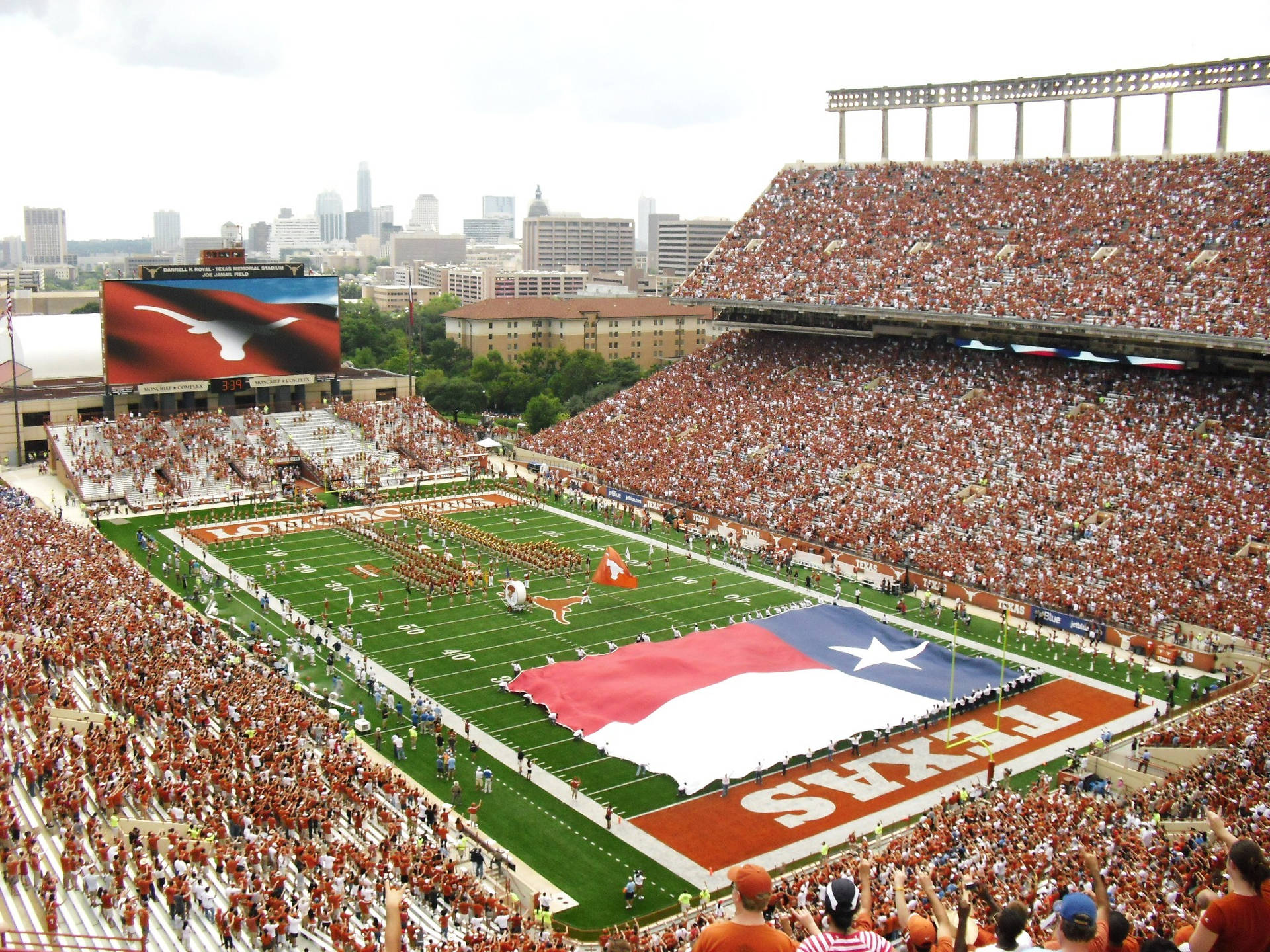 University Of Texas Crowded Stadium Wallpaper