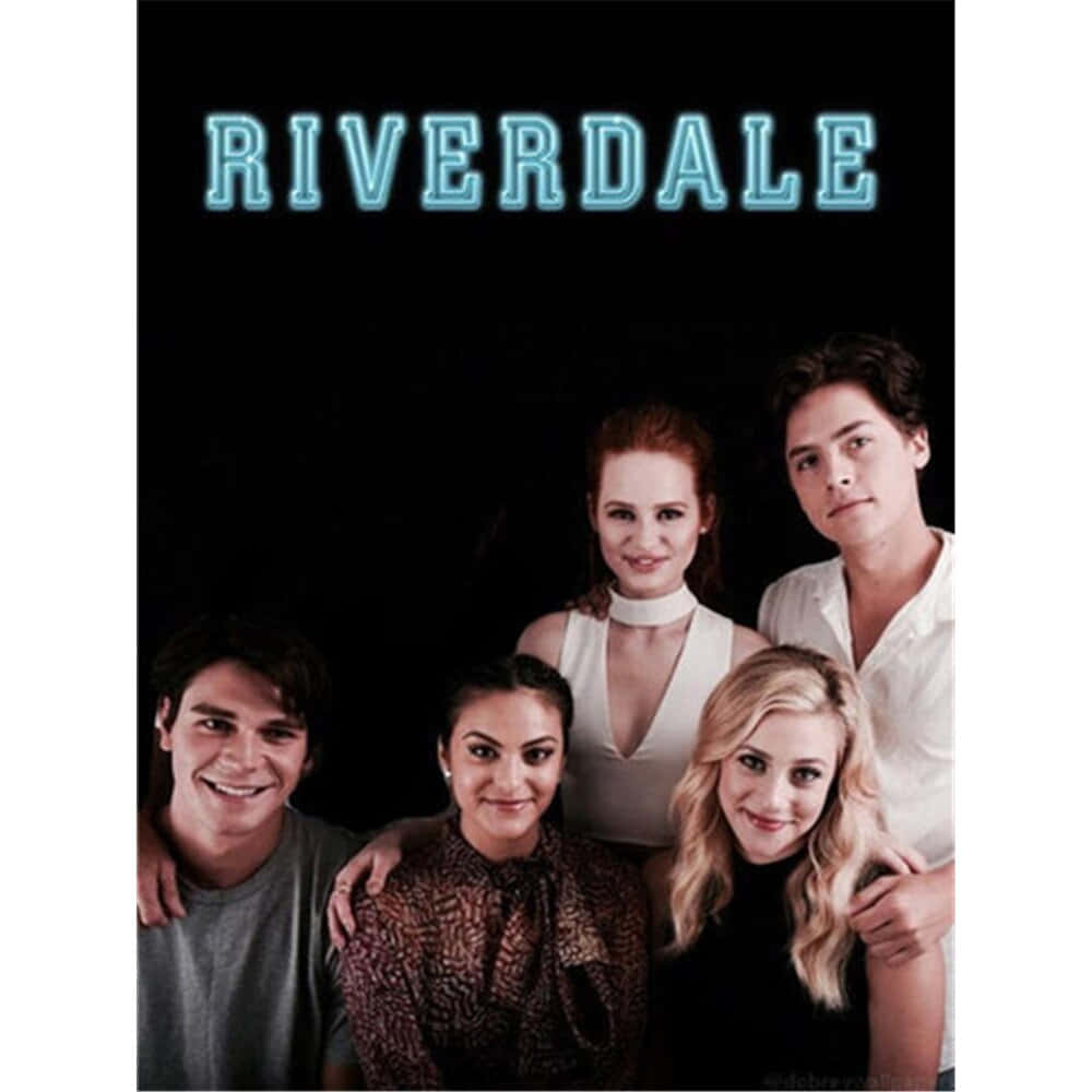 Unoscatto Misterioso E Avvincente Di Riverdale, Che Abbraccia L'essenza Dei Personaggi E Del Loro Ambiente Circostante.