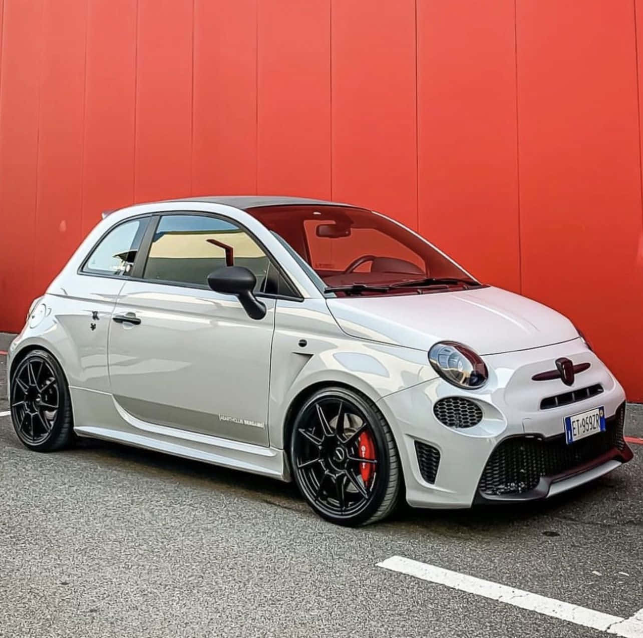 Unveiling The Power Of Speed With Abarth 595 Wallpaper