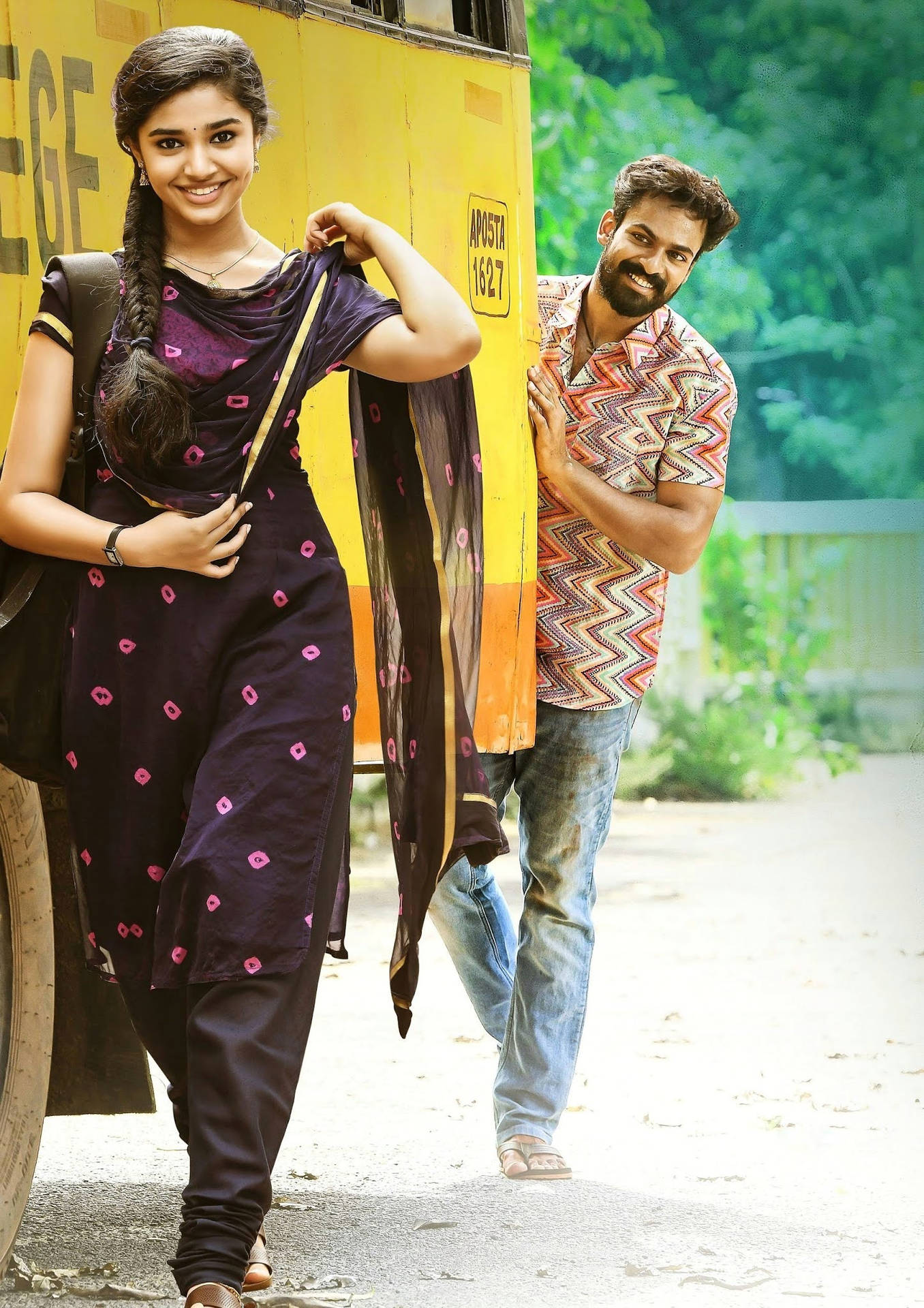 Uppena Sangeetha And Aasi Bus Scene Wallpaper