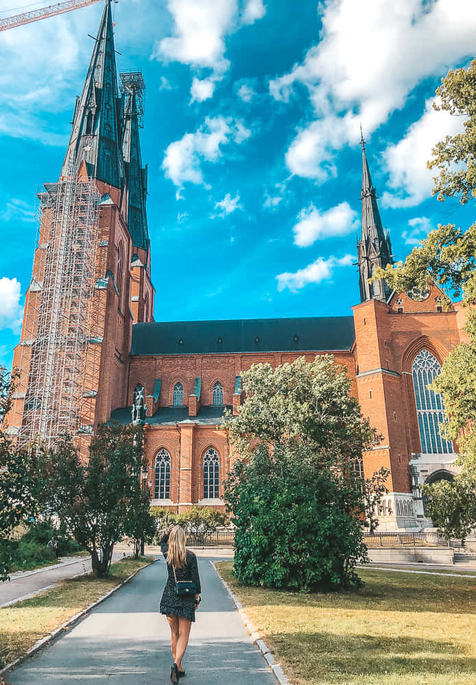 Uppsala Kathedraal Bezoeker Wandelt Achtergrond