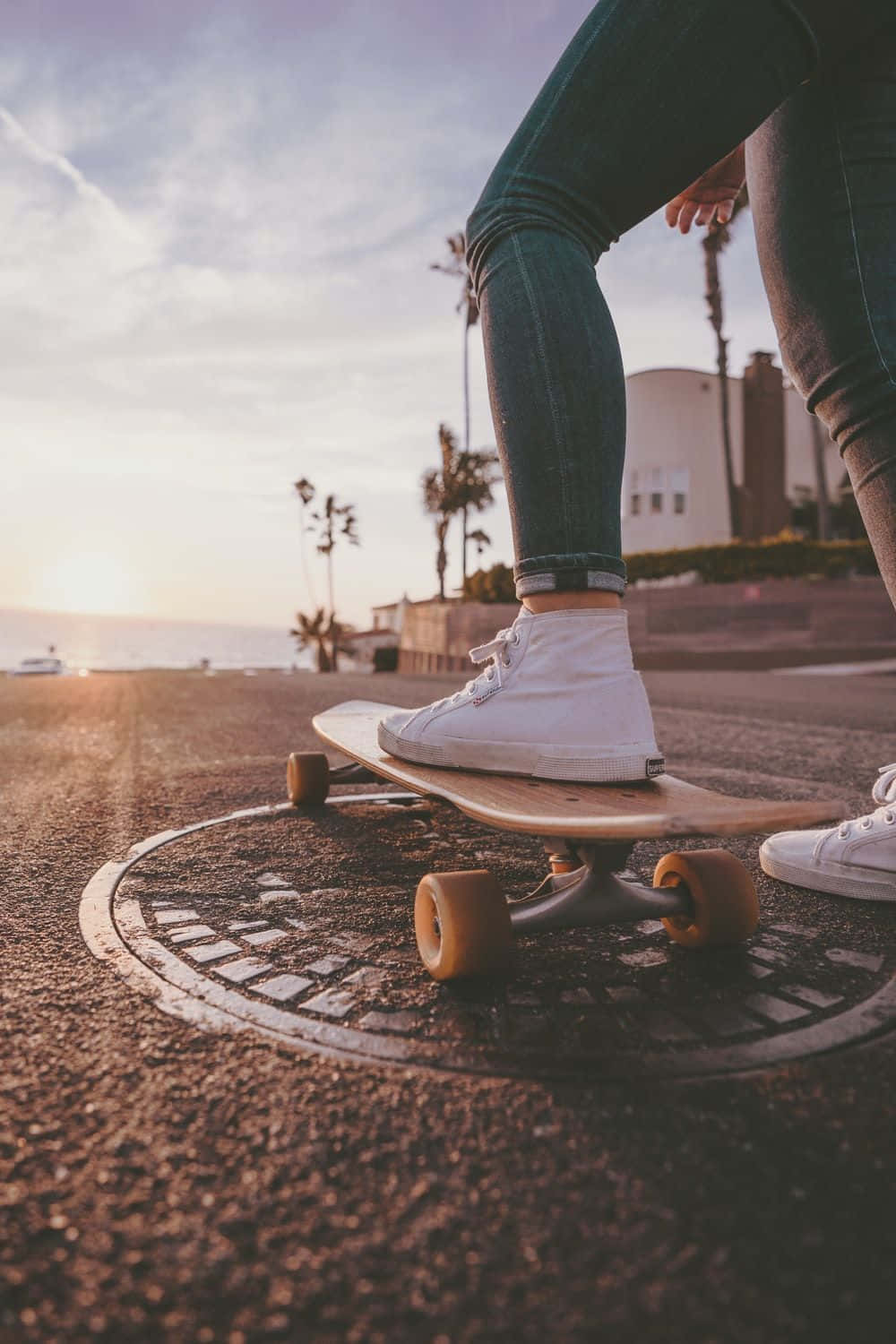 Stedelijk Skateboarden Bij Zonsondergang Achtergrond