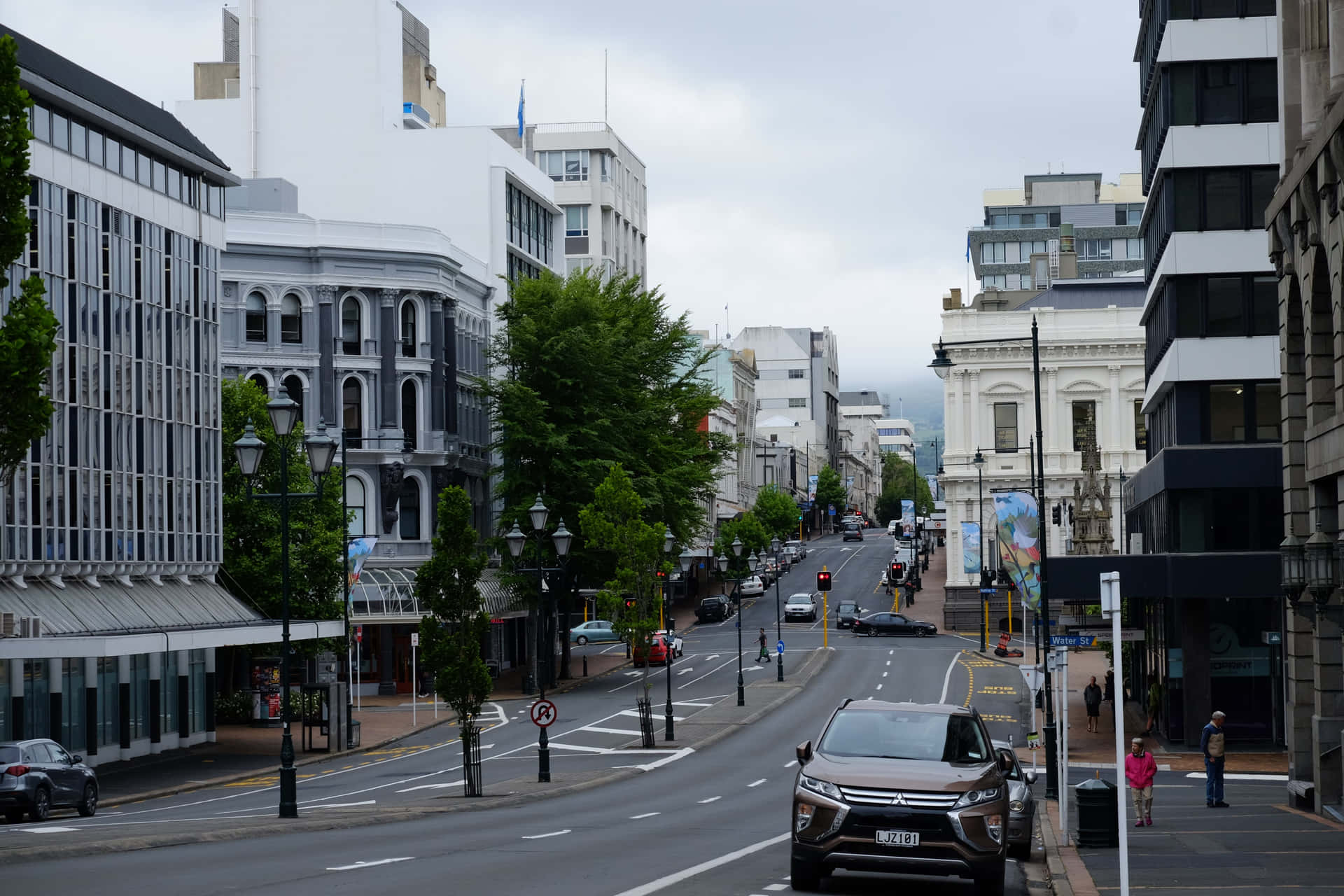 Urban_ Street_ Scene_with_ Architecture_and_ Traffic.jpg Wallpaper