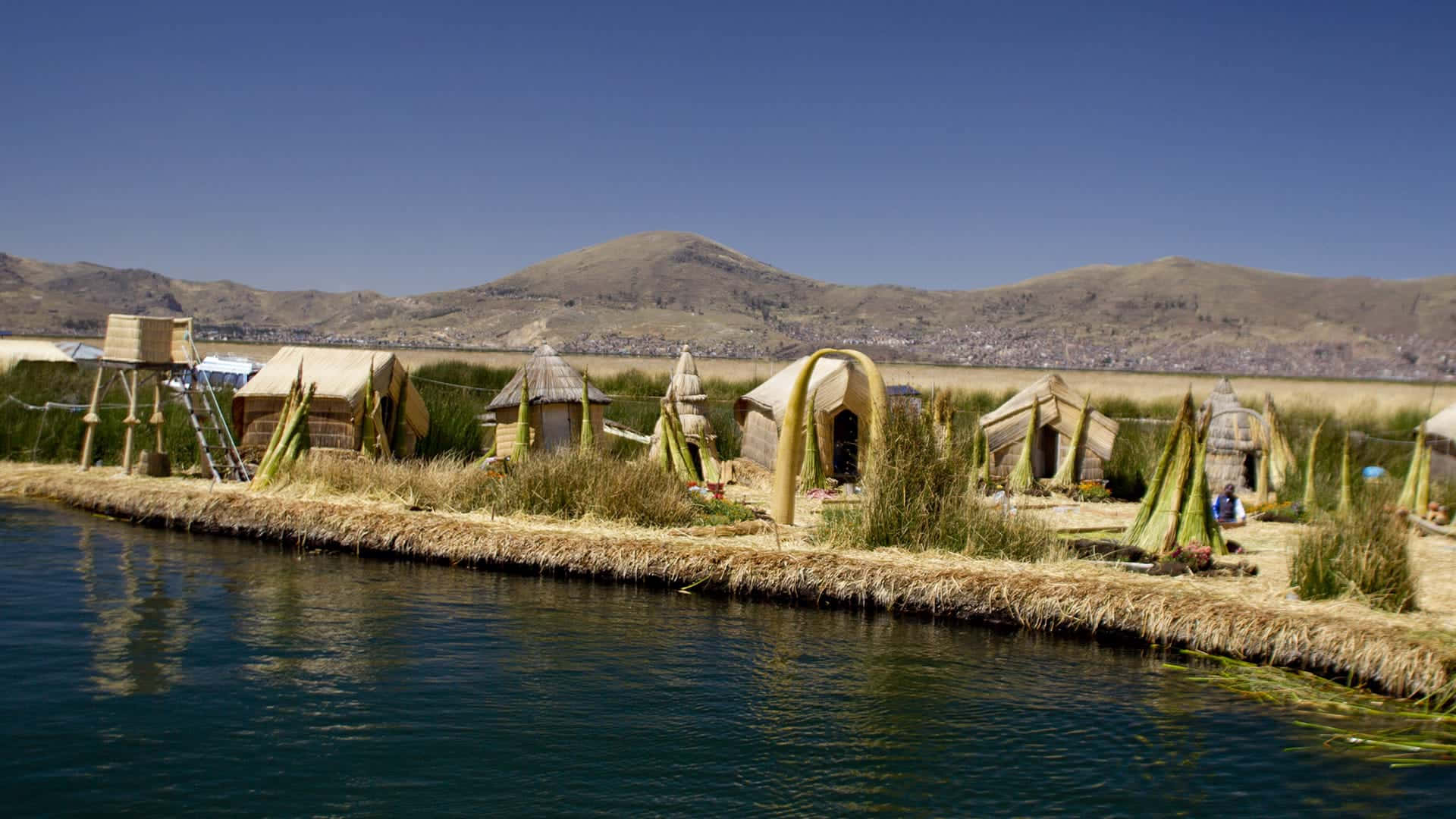 Uru People Huts From Lake Titicaca Wallpaper