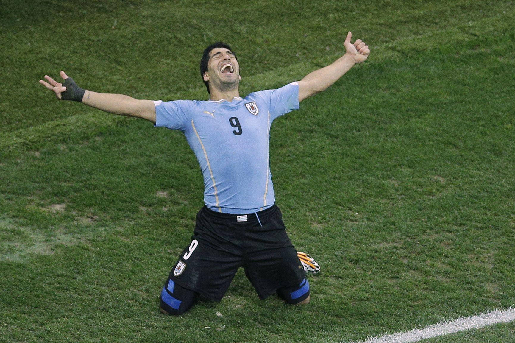Uruguay National Football Team Suarez Kneels Wallpaper
