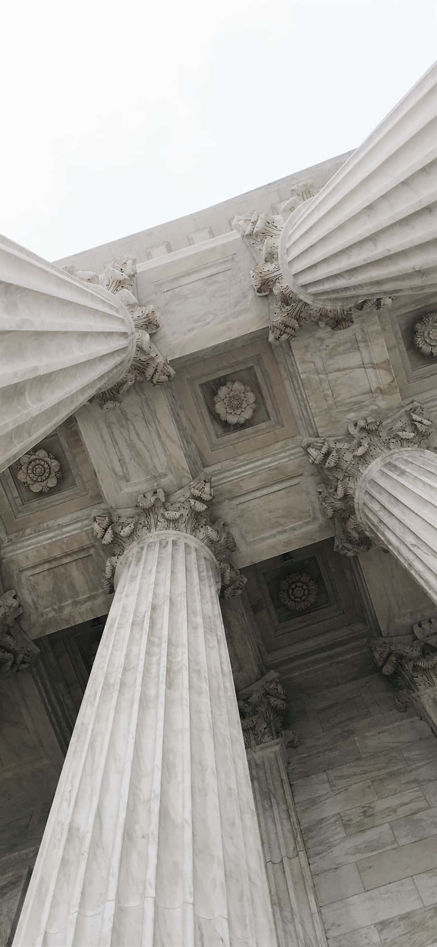 Majestic View of the U.S Supreme Court Pillars Wallpaper