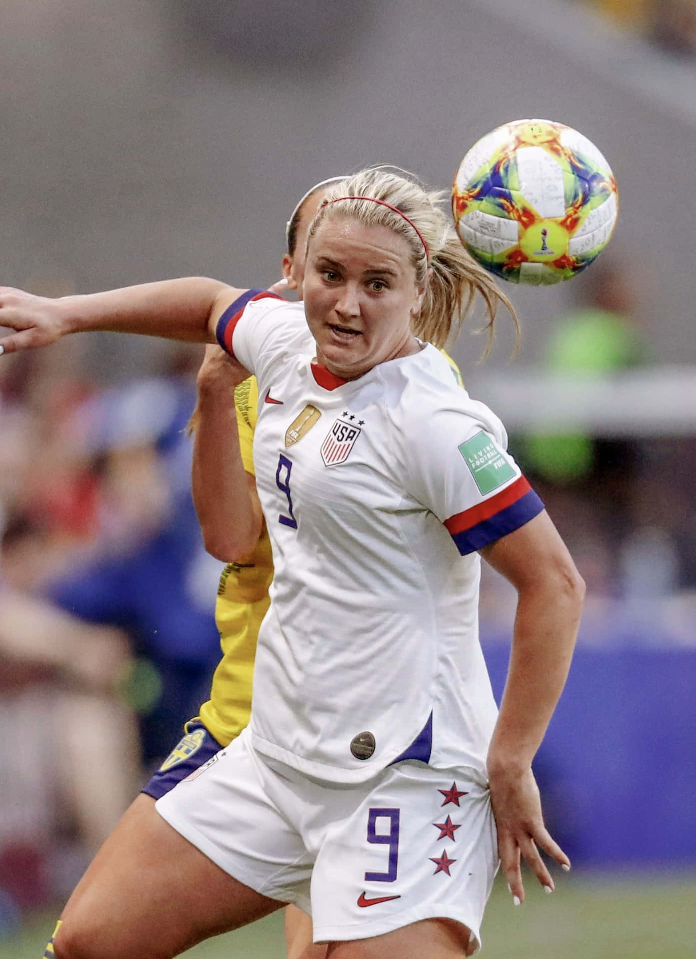 Yhdysvaltojen Naisten Jalkapallotähti Lindsey Horan Toiminnassa Taustakuva