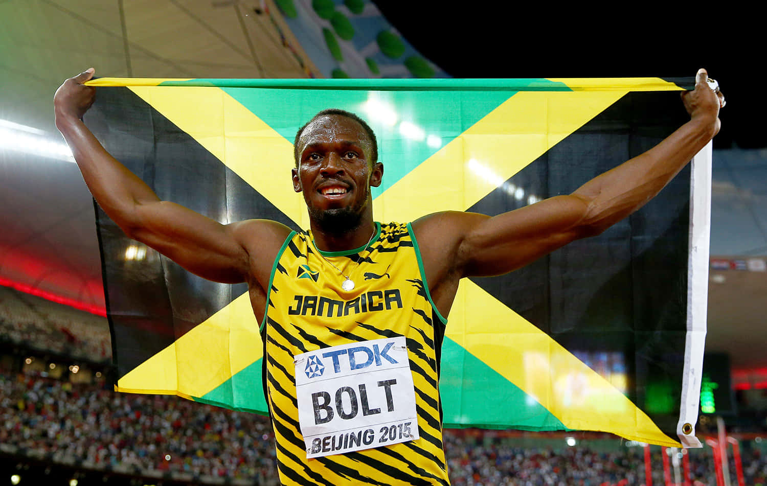 Usain Bolt holder flaget for Jamaica Wallpaper