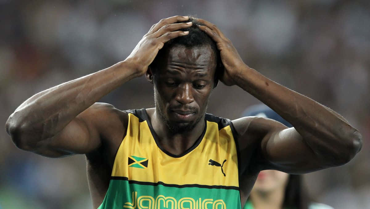 Usain Bolt holder hovedet med begge hænder Wallpaper